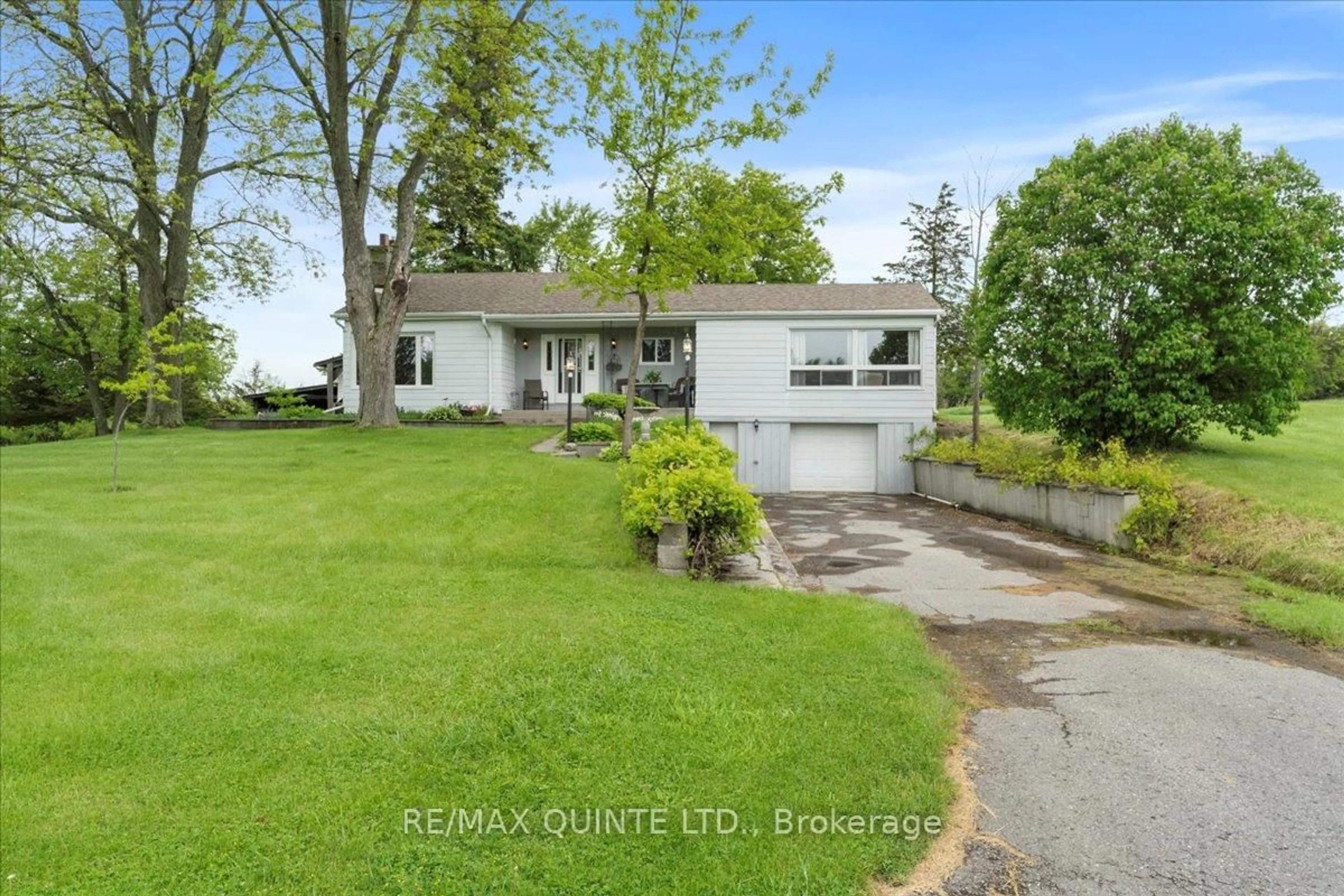 A pic from outside/outdoor area/front of a property/back of a property/a pic from drone, water/lake/river/ocean view for 404 Bridge St, Belleville Ontario K8N 4Z2