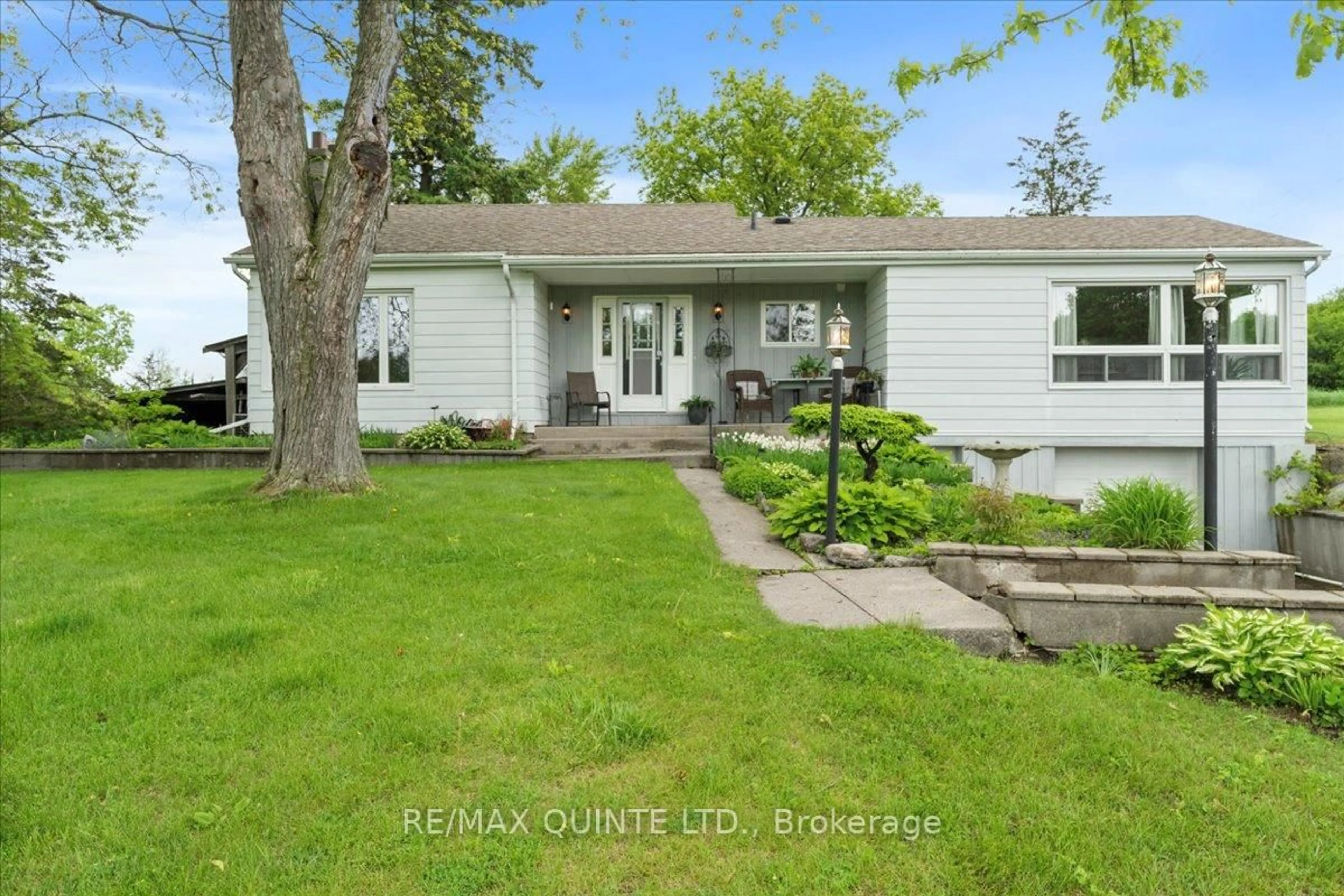 Unknown for 404 Bridge St, Belleville Ontario K8N 4Z2