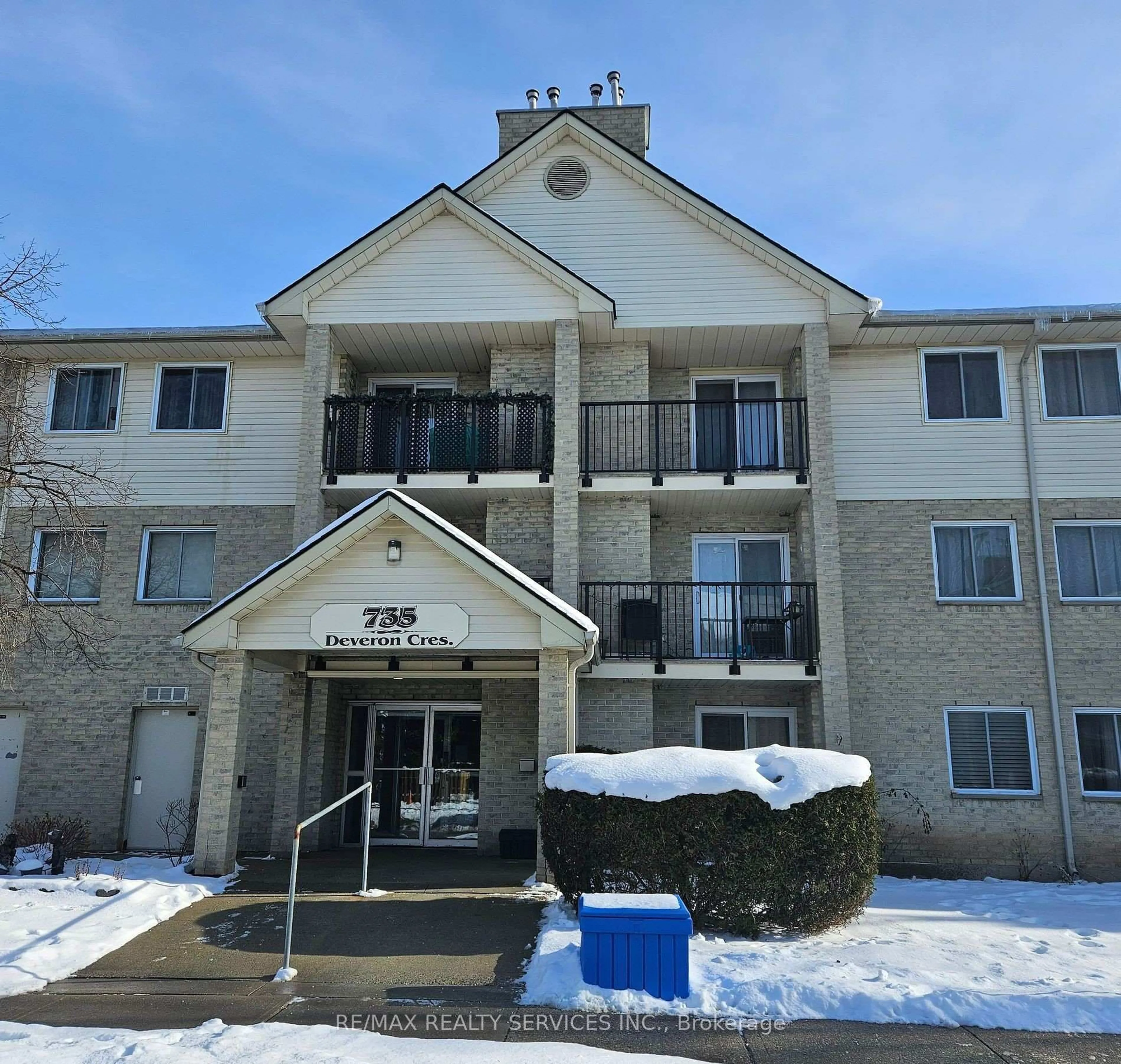 Indoor foyer for 735 Deveron Cres #115, London South Ontario N5Z 4X8