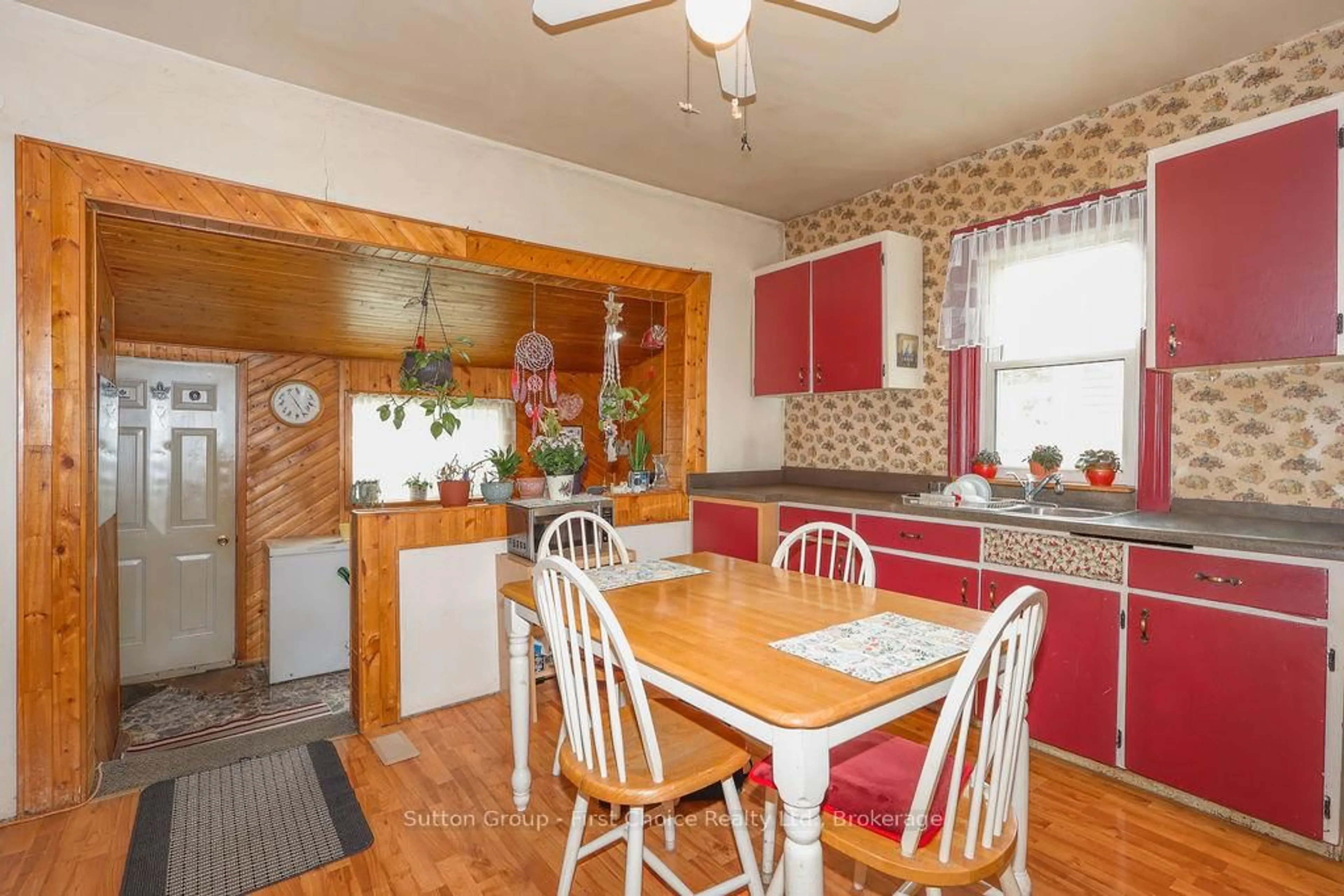 Dining room, wood/laminate floor for 26 Mowat St, Stratford Ontario N5A 2B7