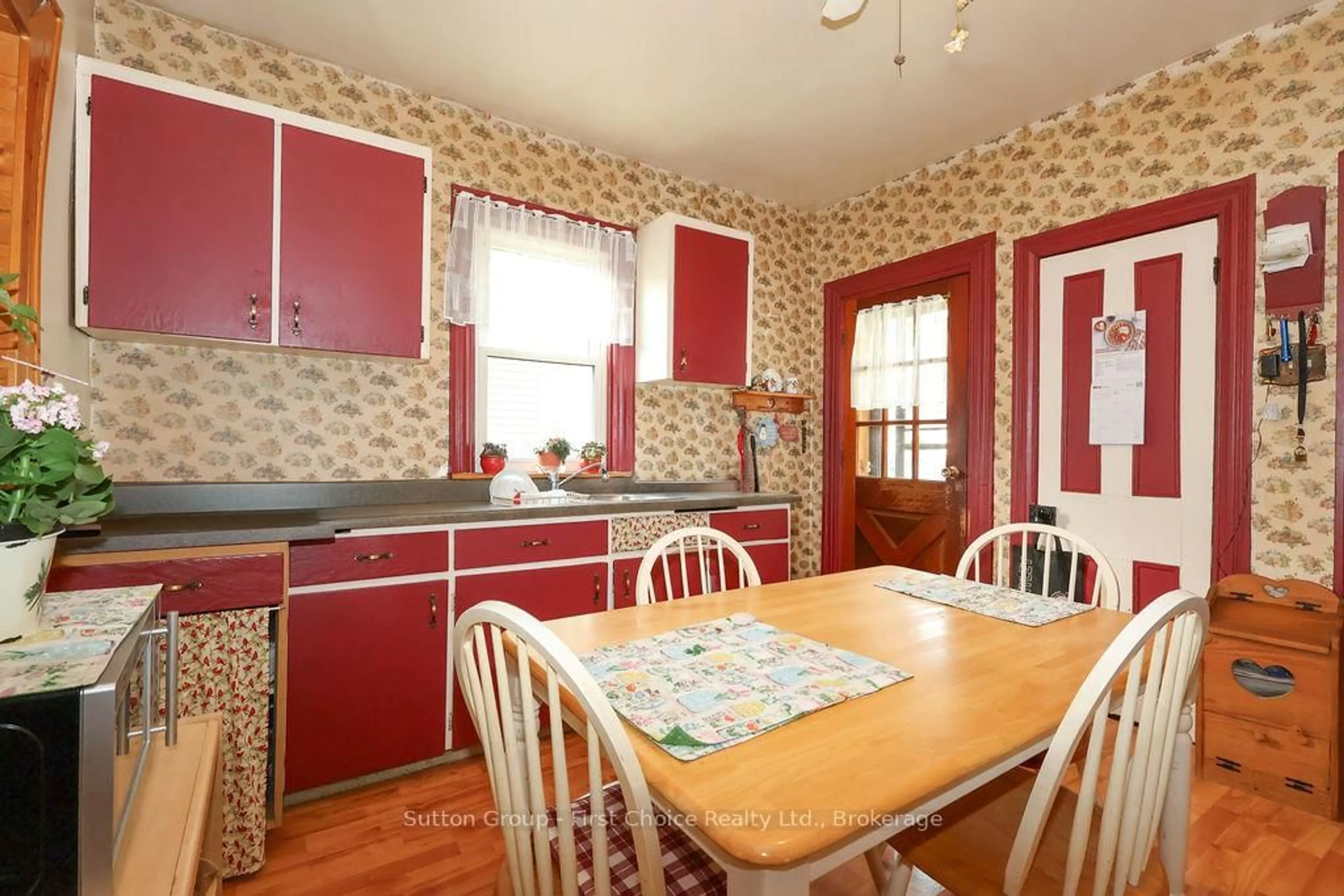 Standard kitchen, unknown for 26 Mowat St, Stratford Ontario N5A 2B7
