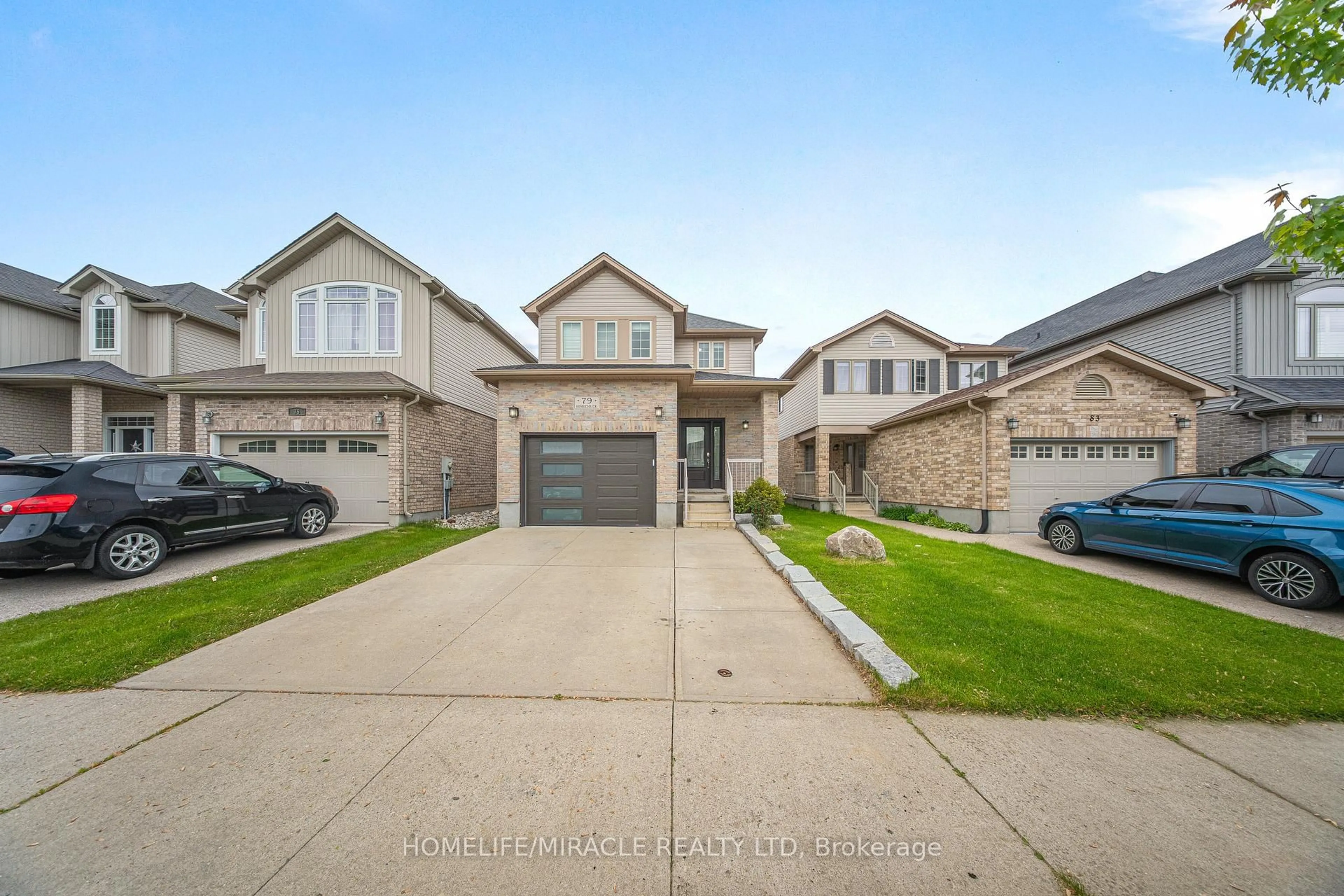 A pic from outside/outdoor area/front of a property/back of a property/a pic from drone, street for 79 Hinrichs Cres, Cambridge Ontario N1T 0A8