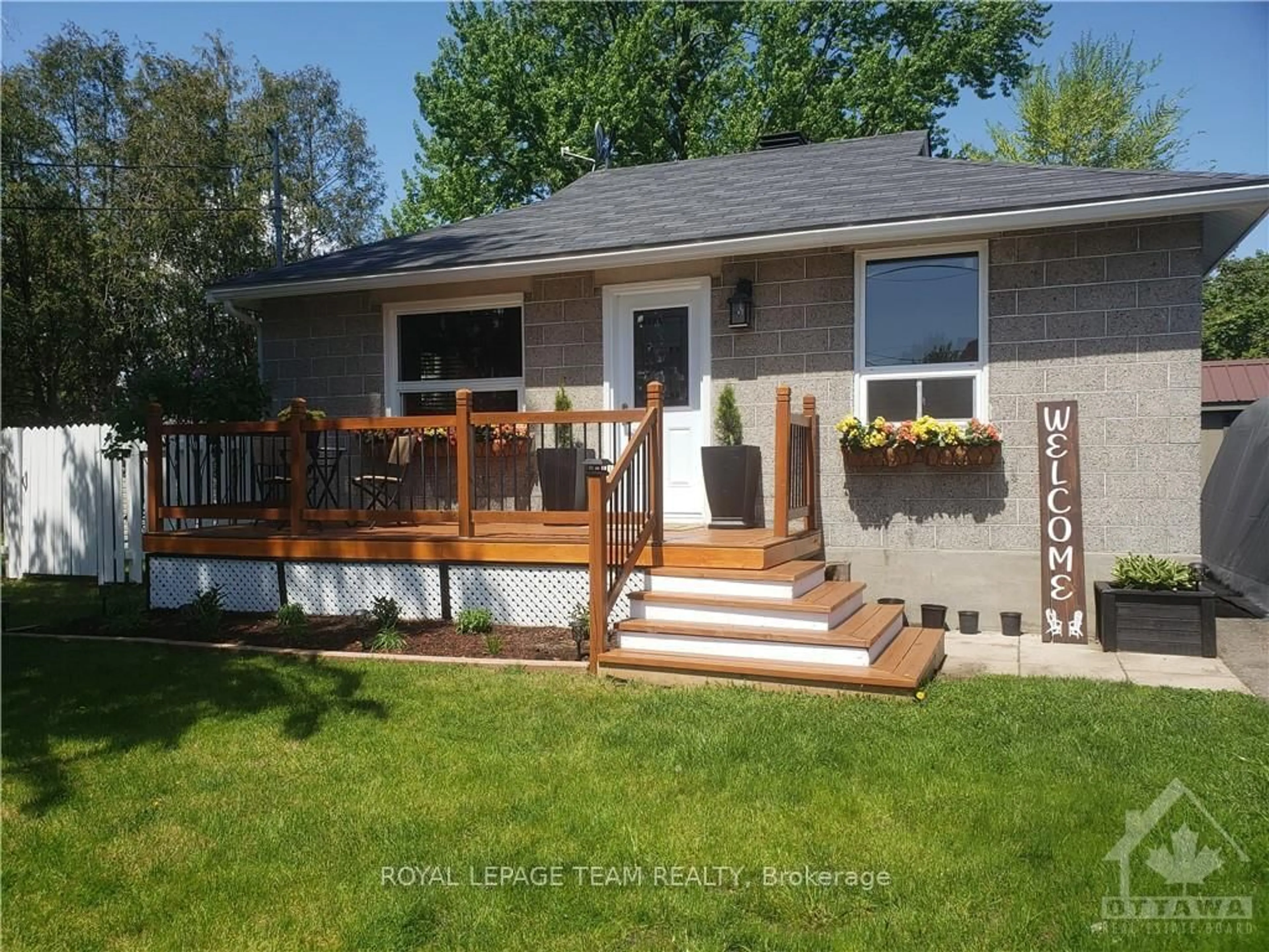 Home with vinyl exterior material, street for 5425 Otto St, Osgoode Ontario K0A 2W0