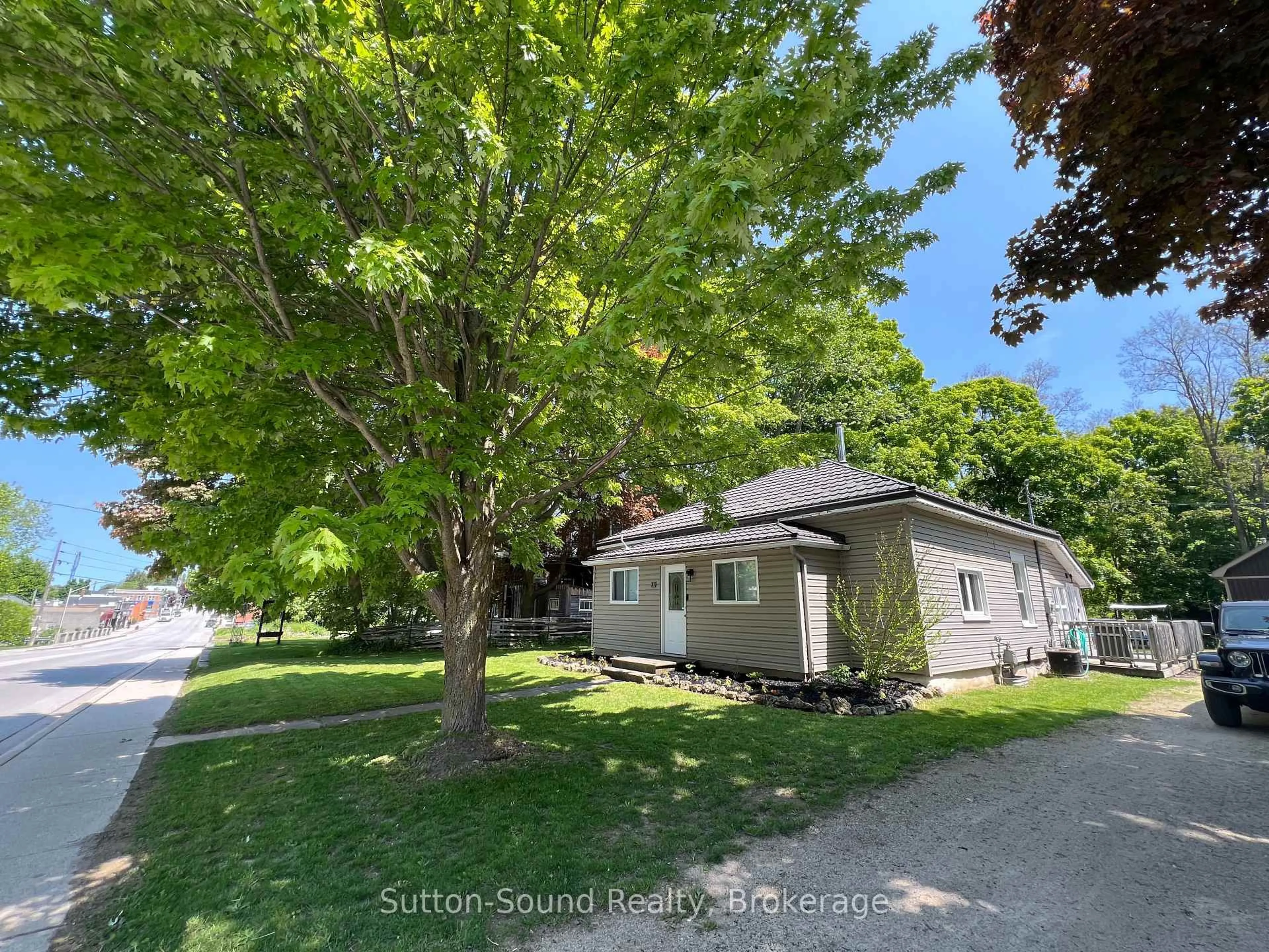 A pic from outside/outdoor area/front of a property/back of a property/a pic from drone, street for 31 Yonge St, Arran-Elderslie Ontario N0H 2N0