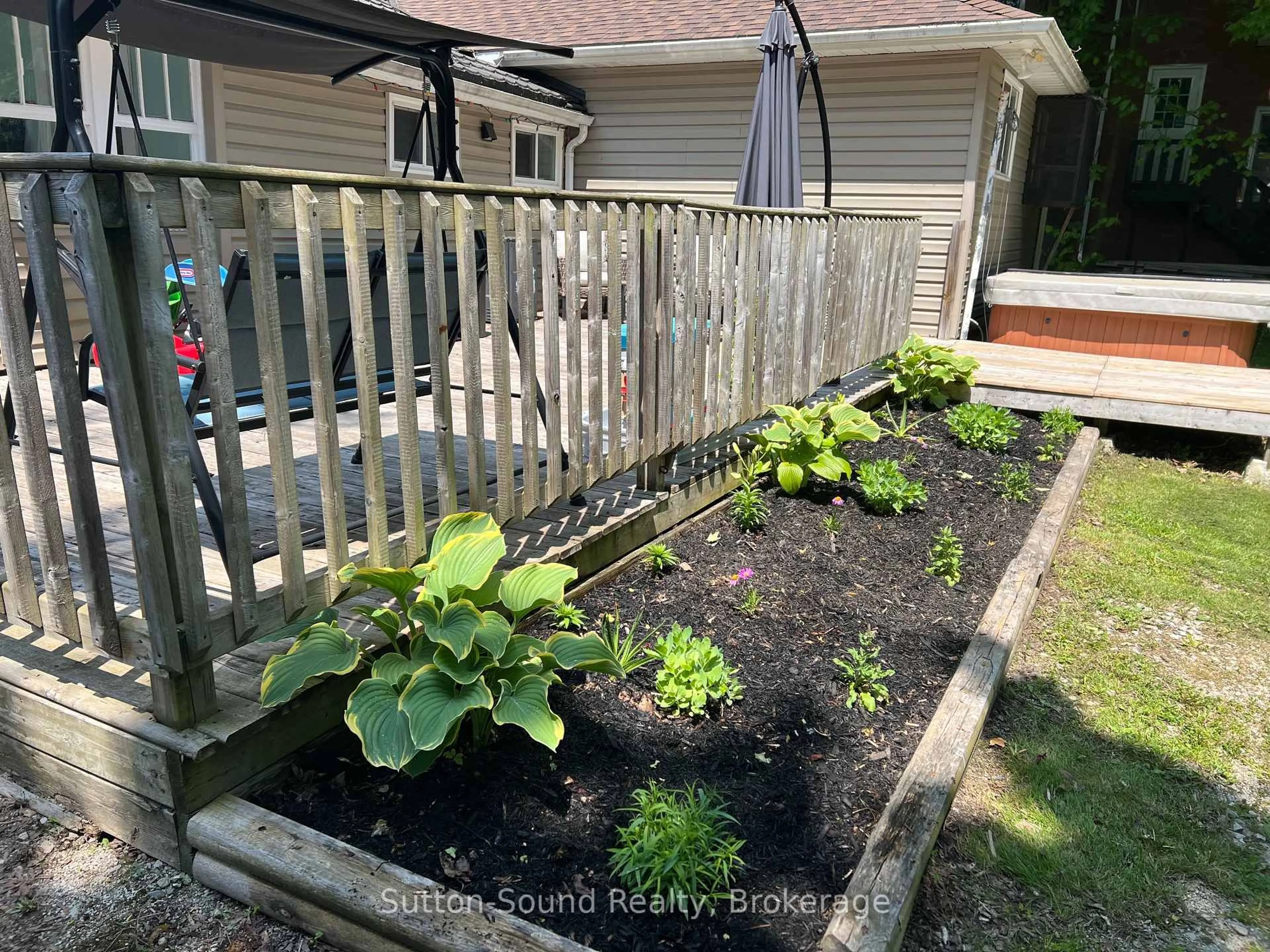 Patio, street for 31 Yonge St, Arran-Elderslie Ontario N0H 2N0