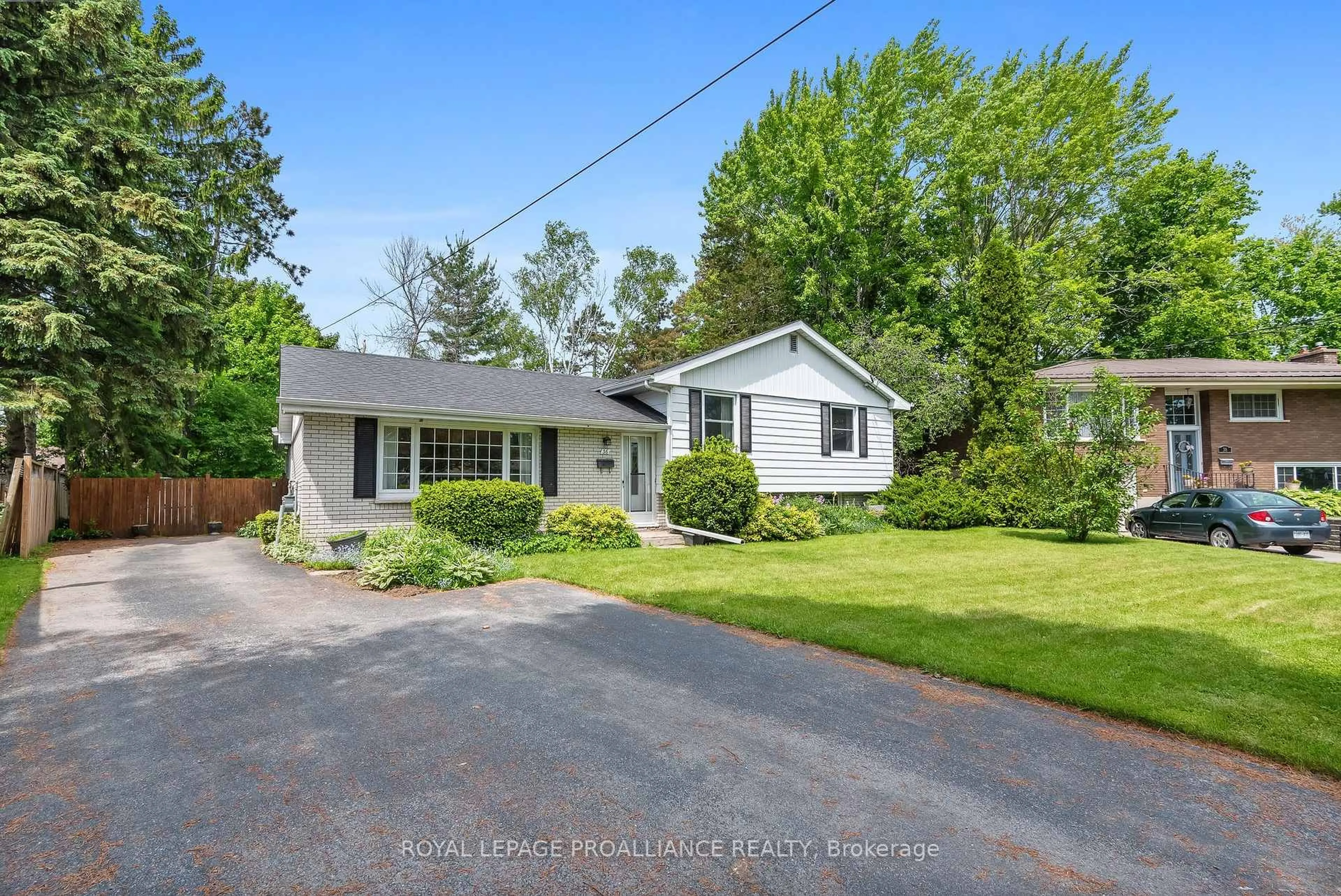 A pic from outside/outdoor area/front of a property/back of a property/a pic from drone, street for 36 Applewood Dr, Belleville Ontario K8P 4E2
