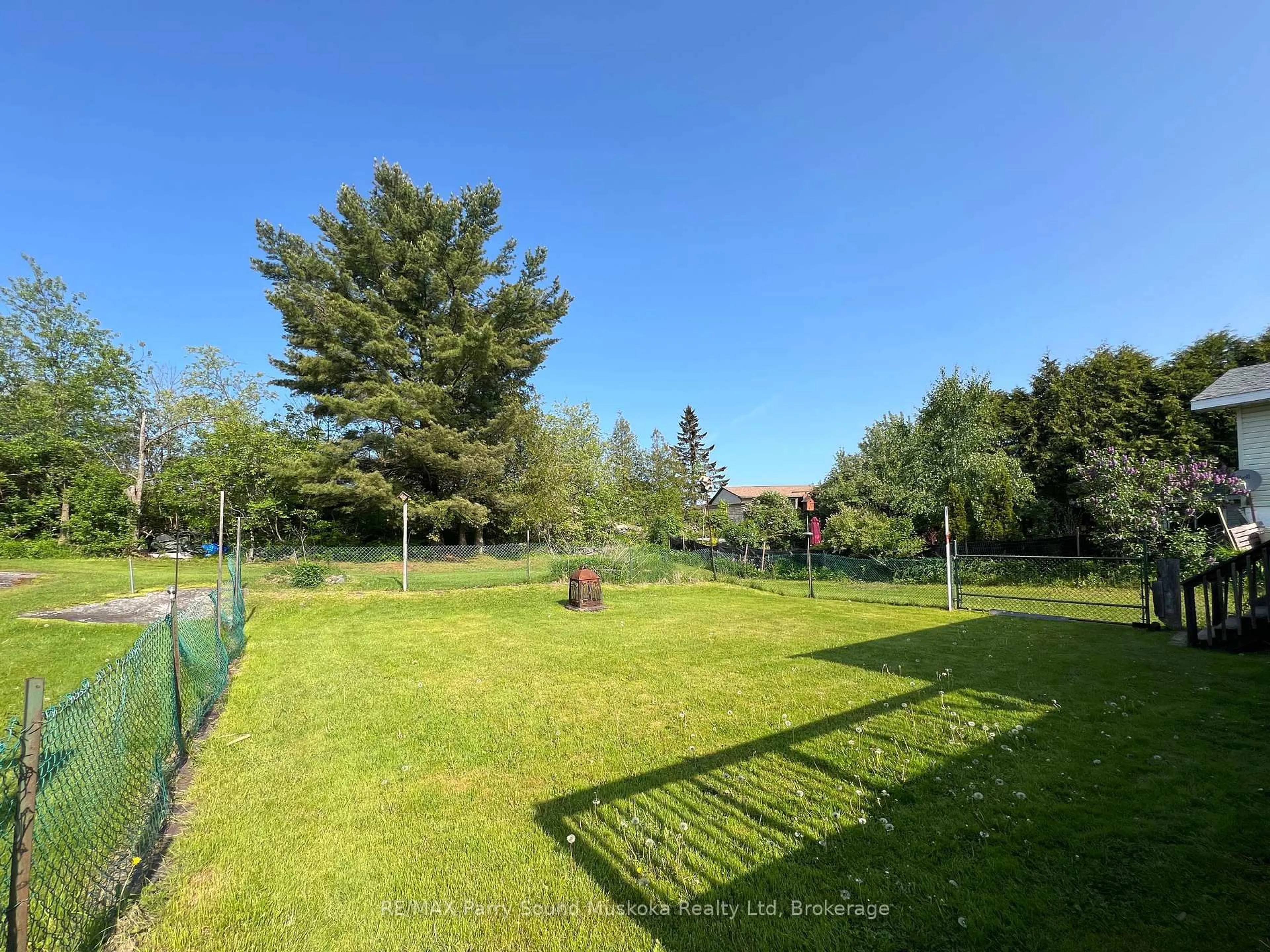 A pic from outside/outdoor area/front of a property/back of a property/a pic from drone, forest/trees view for 49 Emily St, Parry Sound Ontario P2A 2P6