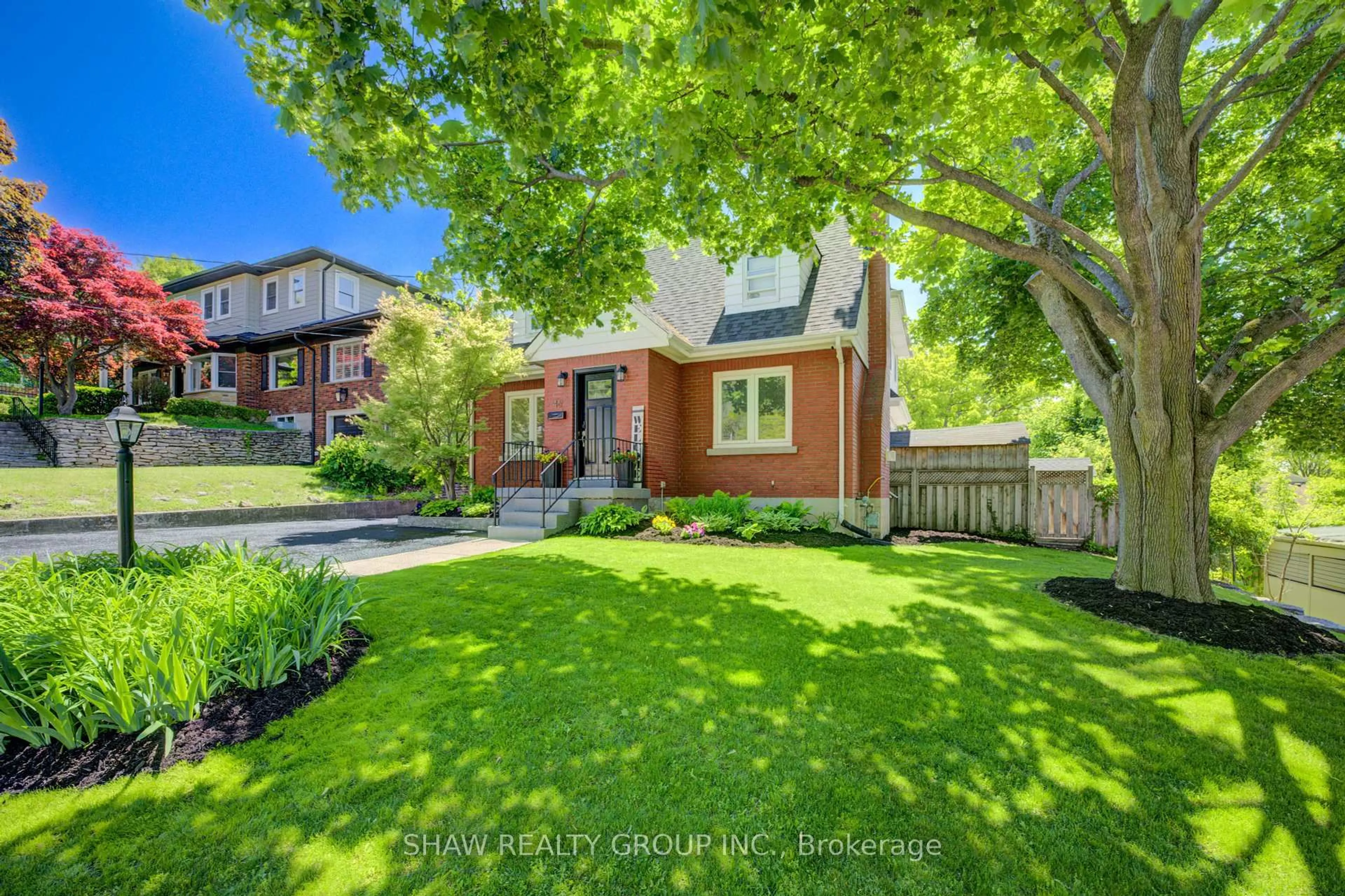 Home with brick exterior material, street for 46 Westmount Blvd, Brantford Ontario N3T 5J2