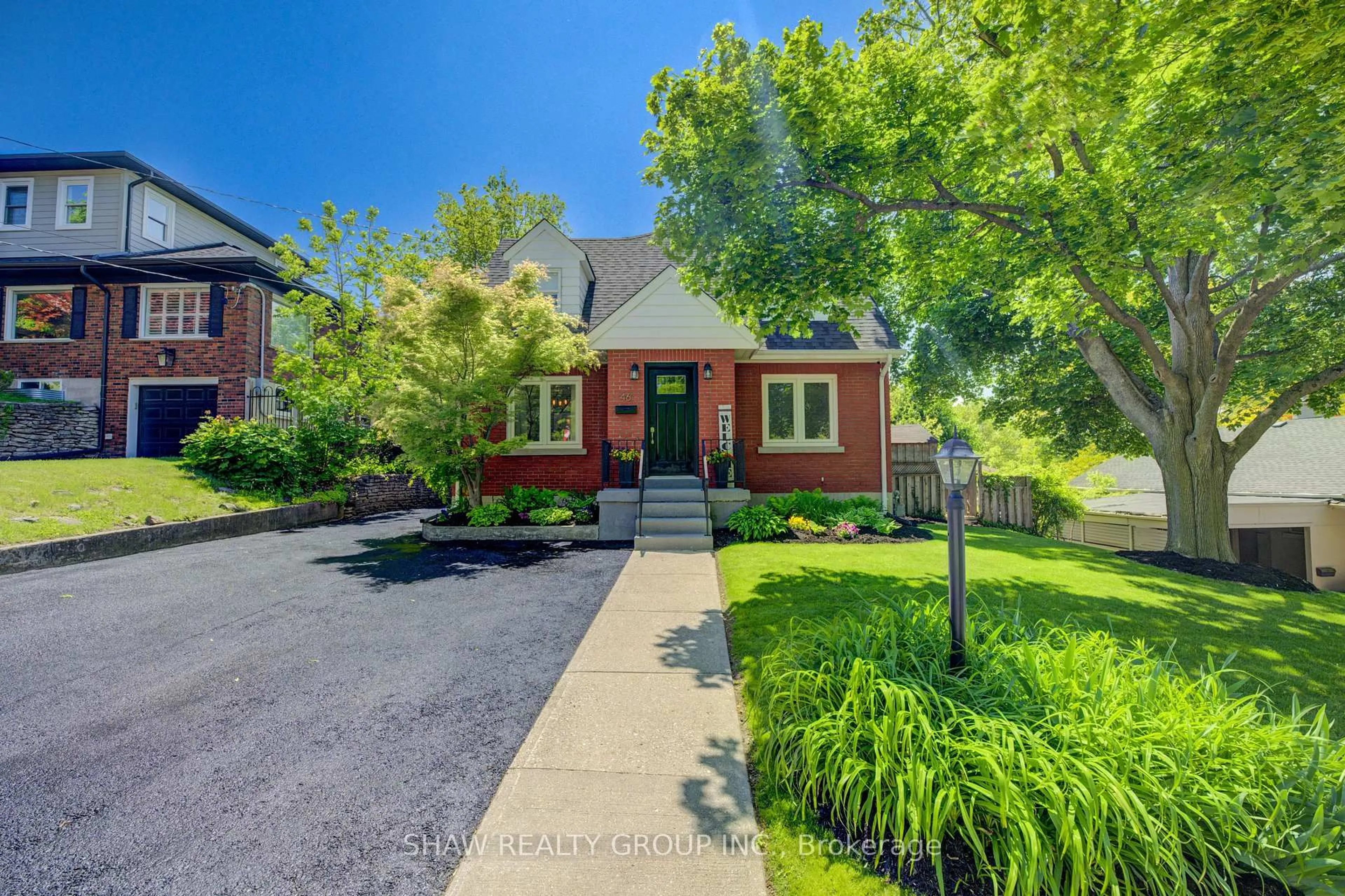Home with brick exterior material, street for 46 Westmount Blvd, Brantford Ontario N3T 5J2
