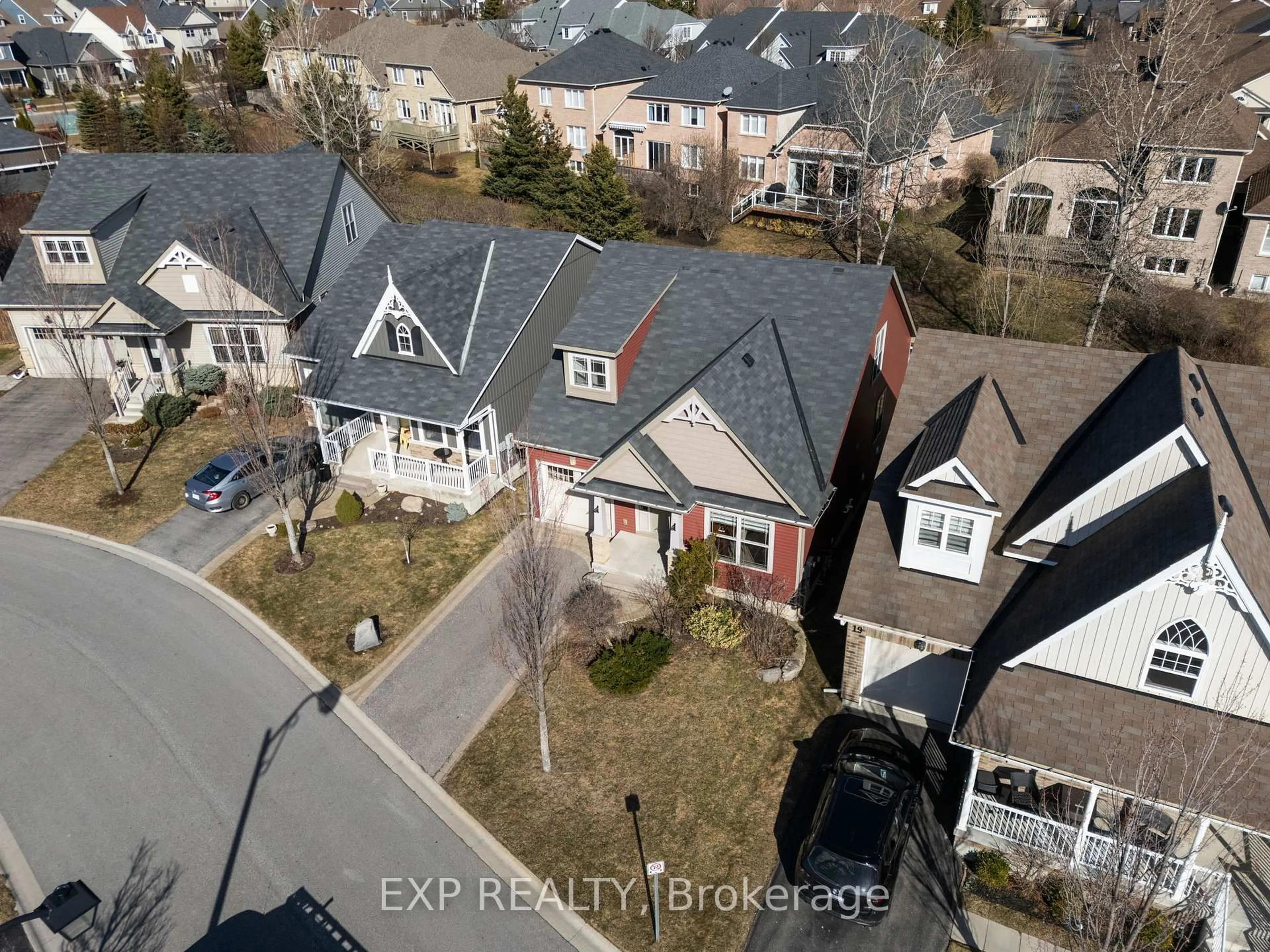 A pic from outside/outdoor area/front of a property/back of a property/a pic from drone, street for 17 Greenaway Circ, Port Hope Ontario L1A 0B9