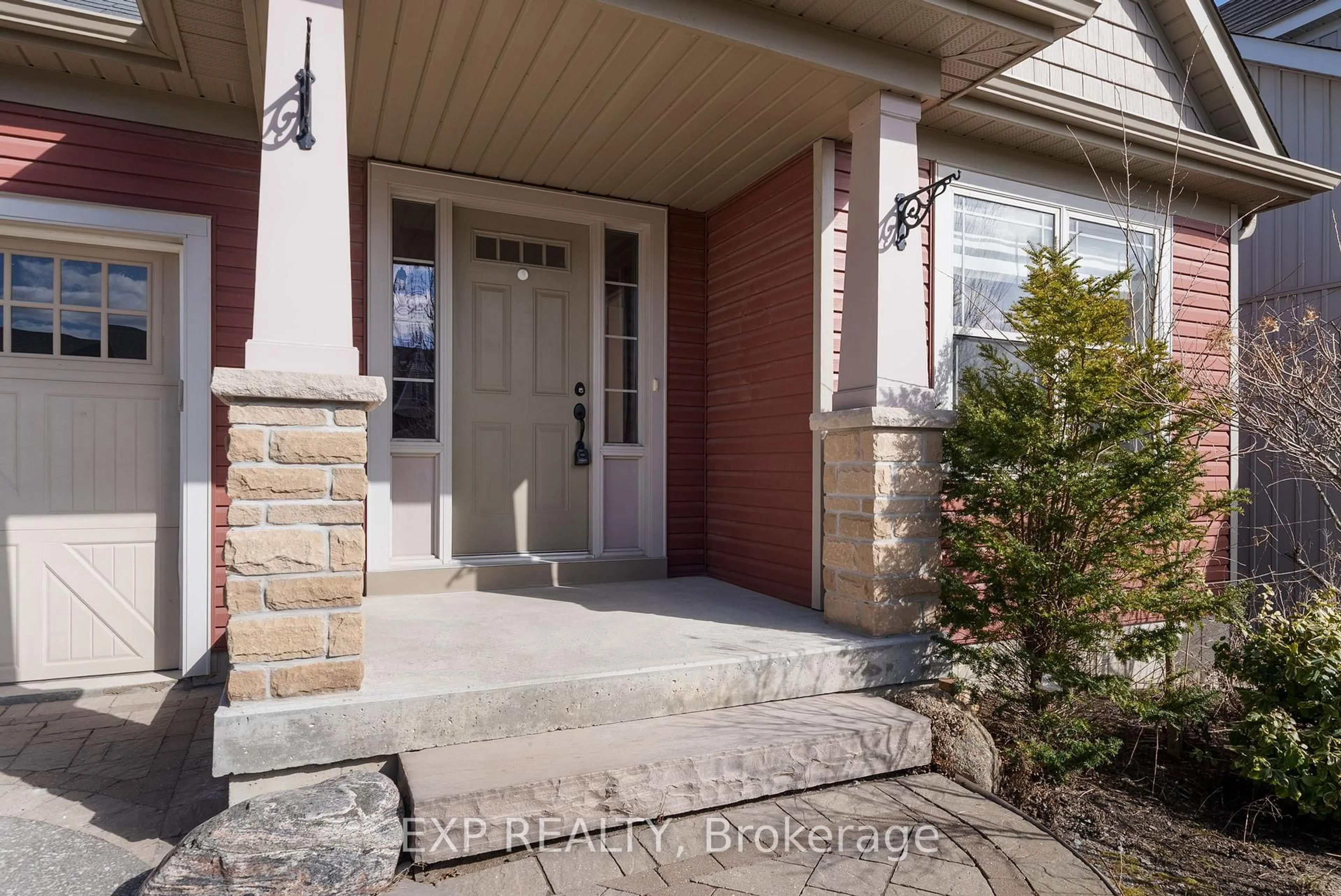 Indoor entryway for 17 Greenaway Circ, Port Hope Ontario L1A 0B9
