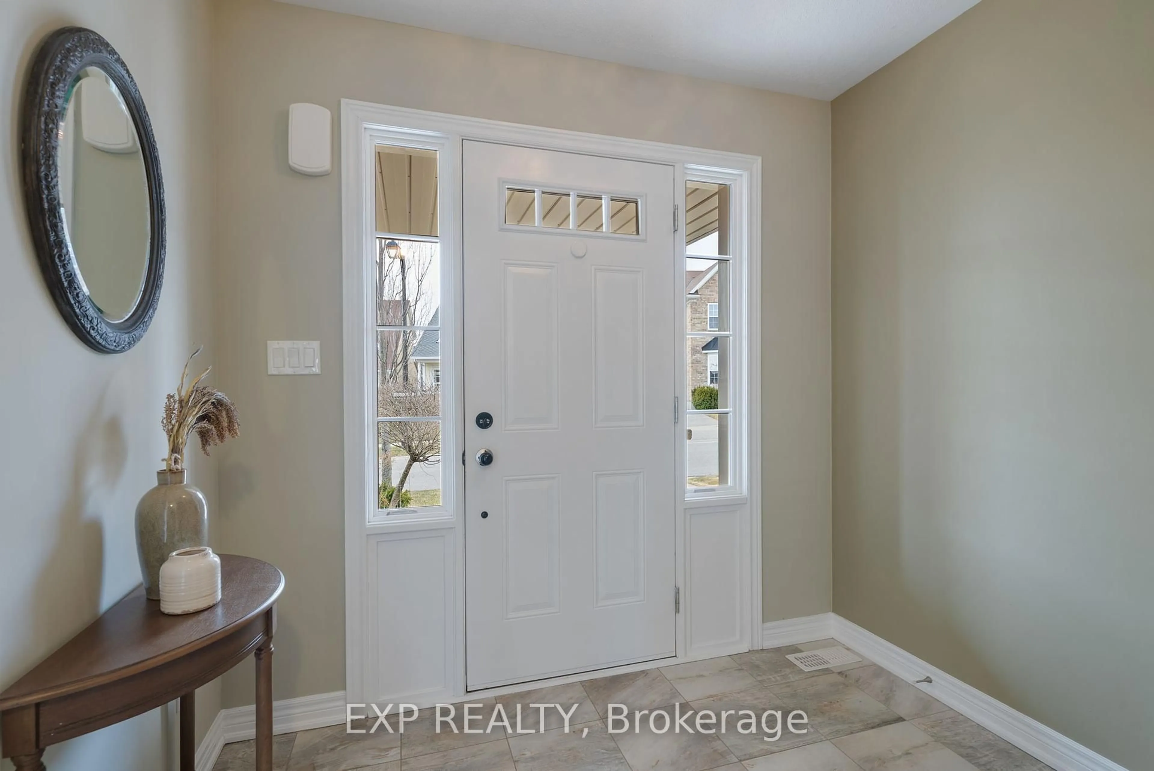 Indoor entryway for 17 Greenaway Circ, Port Hope Ontario L1A 0B9