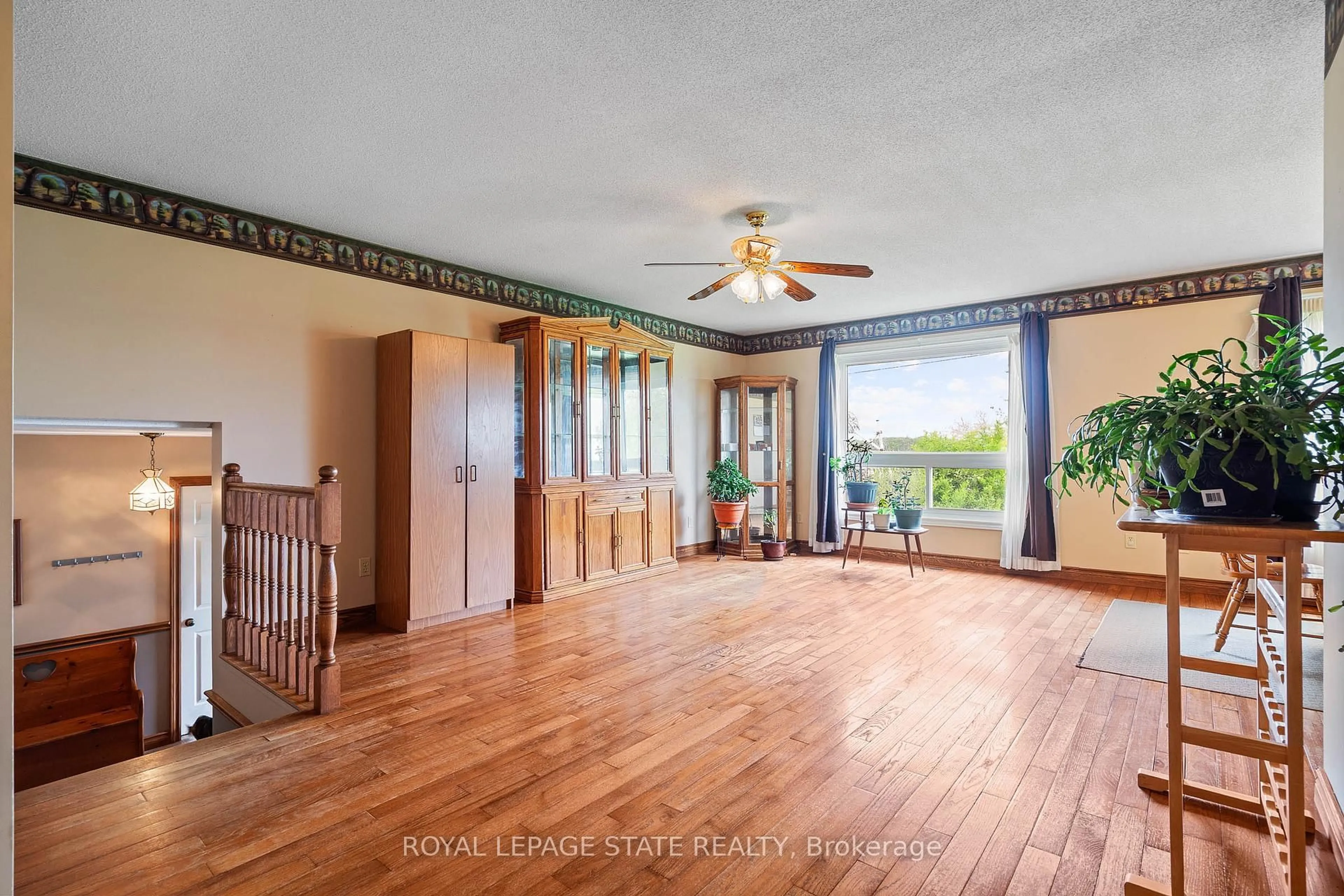 Indoor foyer for 3135 Haldimand Road 9 N/A, Haldimand Ontario N0A 1R0