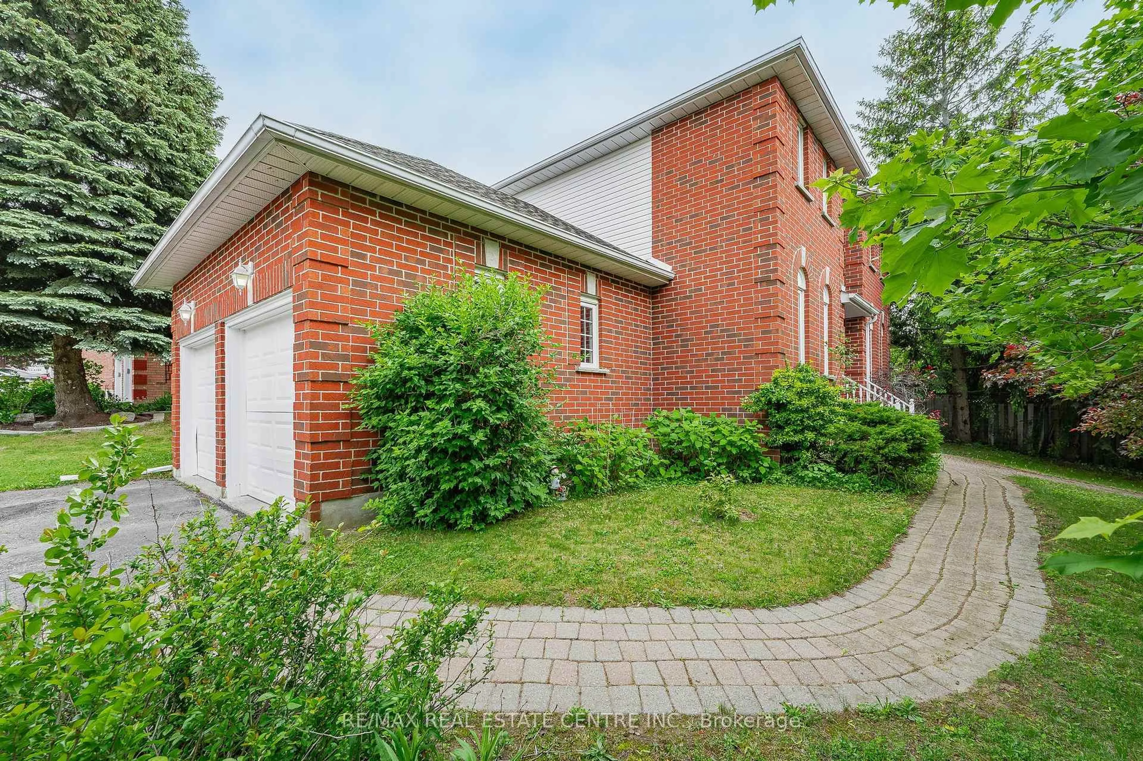 Home with brick exterior material, street for 444 Burnett Ave, Cambridge Ontario N1T 1L3