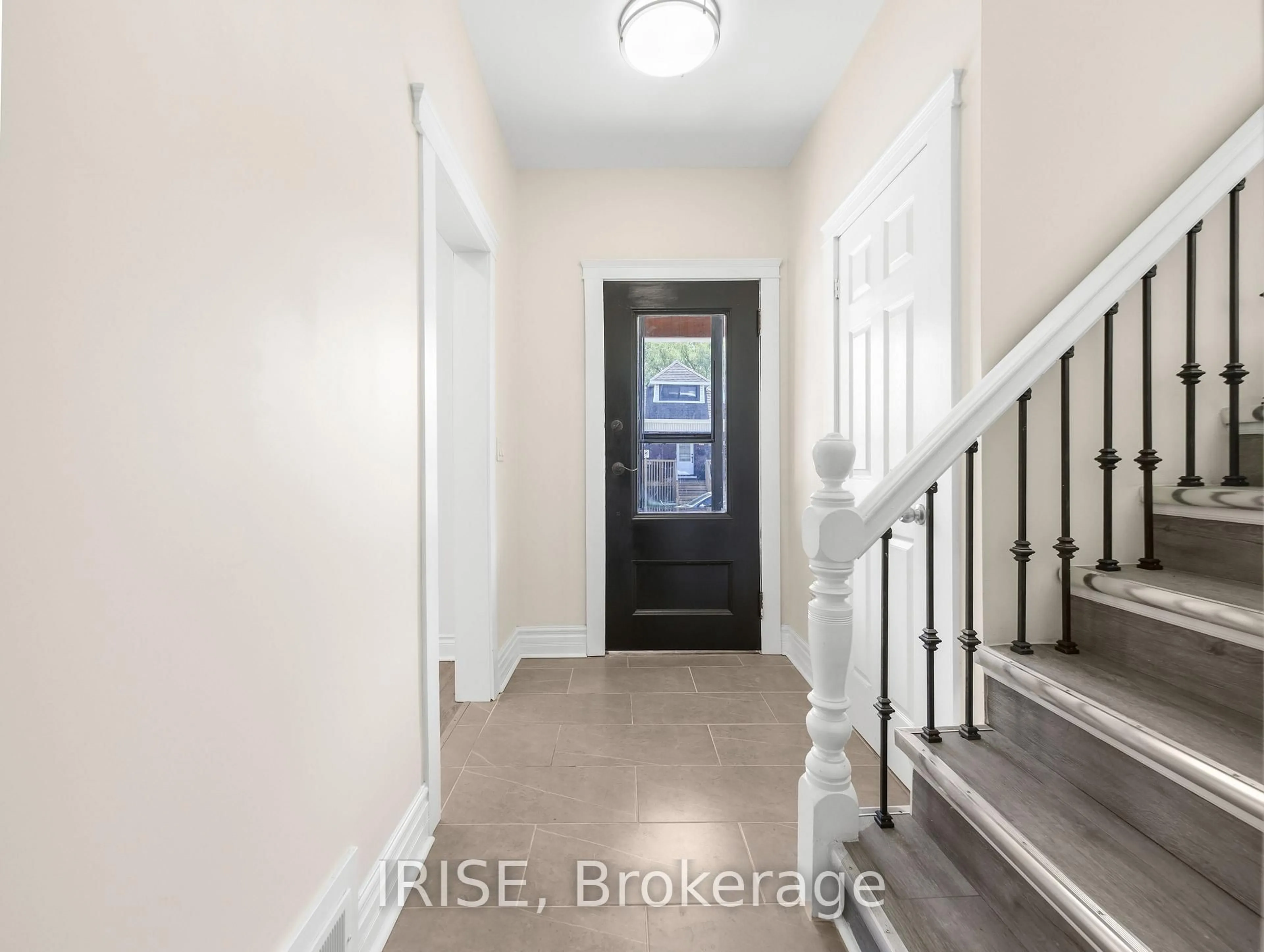 Indoor entryway for 25 Lottridge St, Hamilton Ontario L8L 6T7