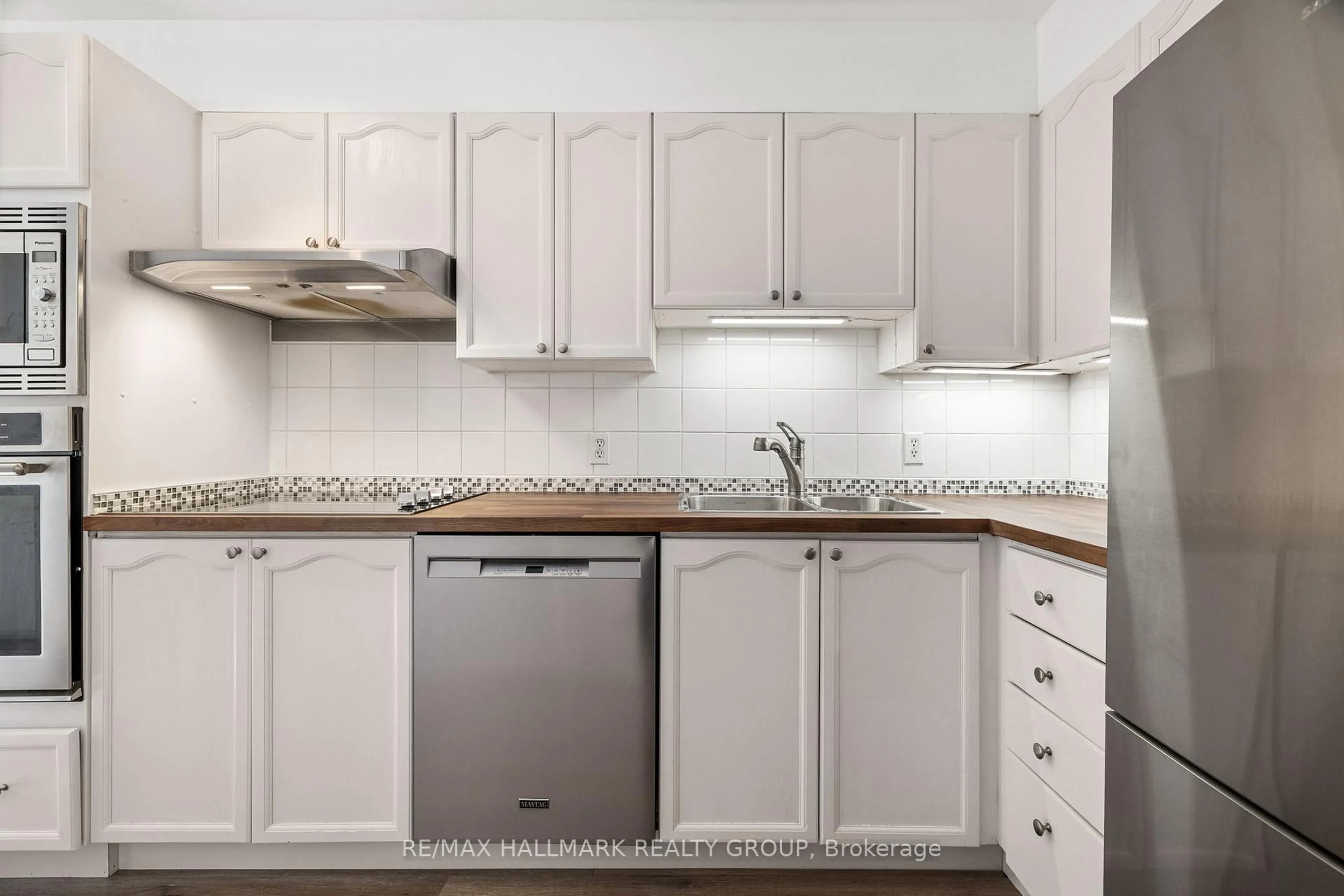 Standard kitchen, unknown for 1400 Wildberry Crt #25, Ottawa Ontario K1C 7K6