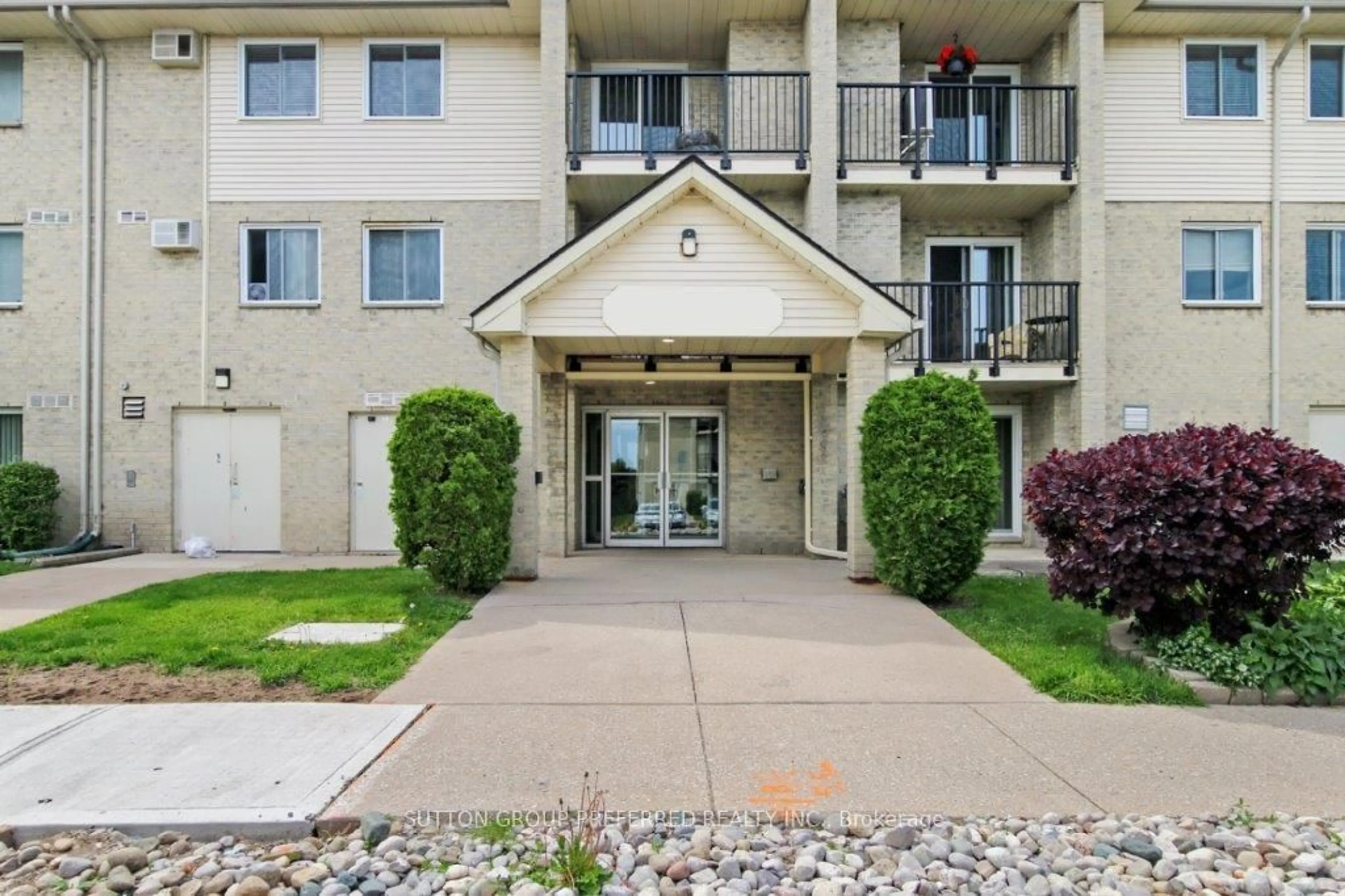 Patio, water/lake/river/ocean view for 733 Deveron Cres #116, London South Ontario N5Z 4X7