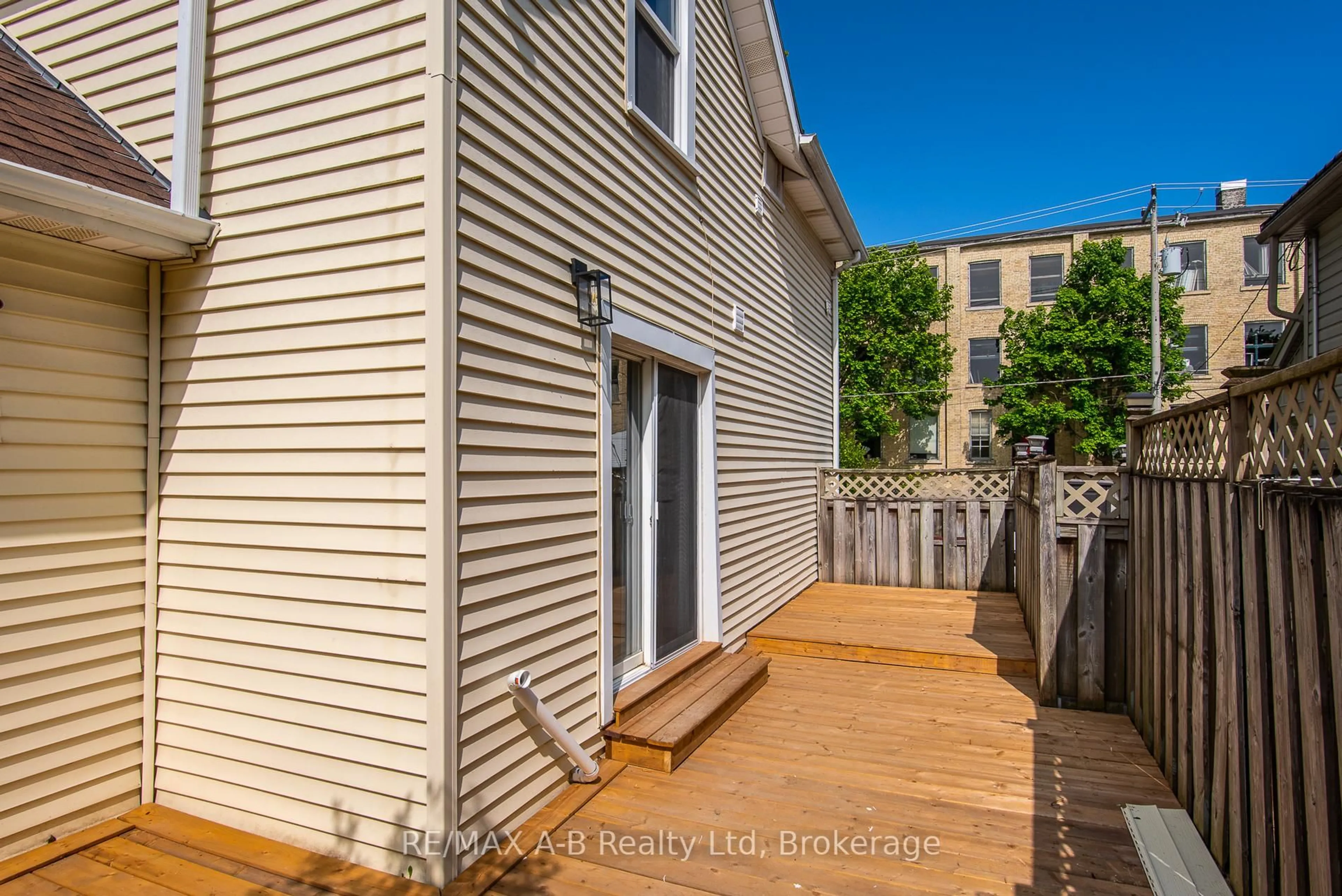 Unknown for 124 King St, Stratford Ontario N5A 4R9