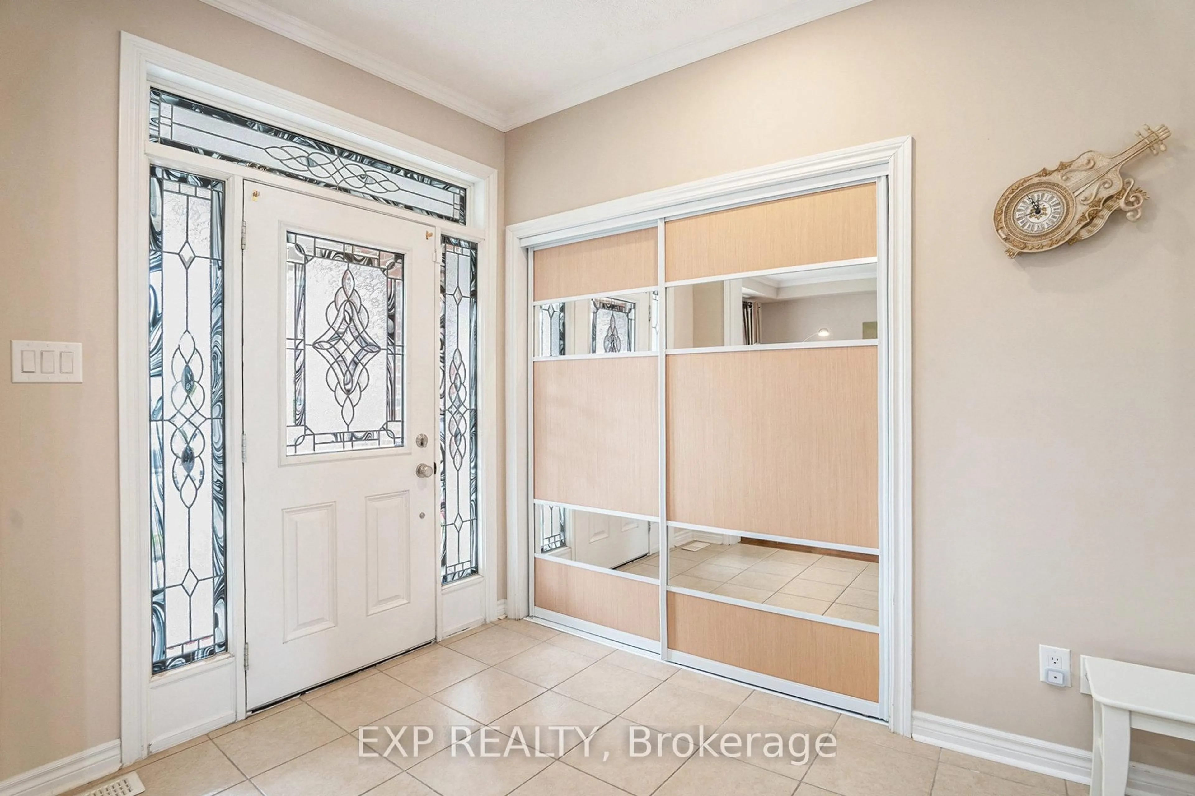 Indoor entryway for 2184 Sunset Cove Circ, Ottawa Ontario K2J 0T8