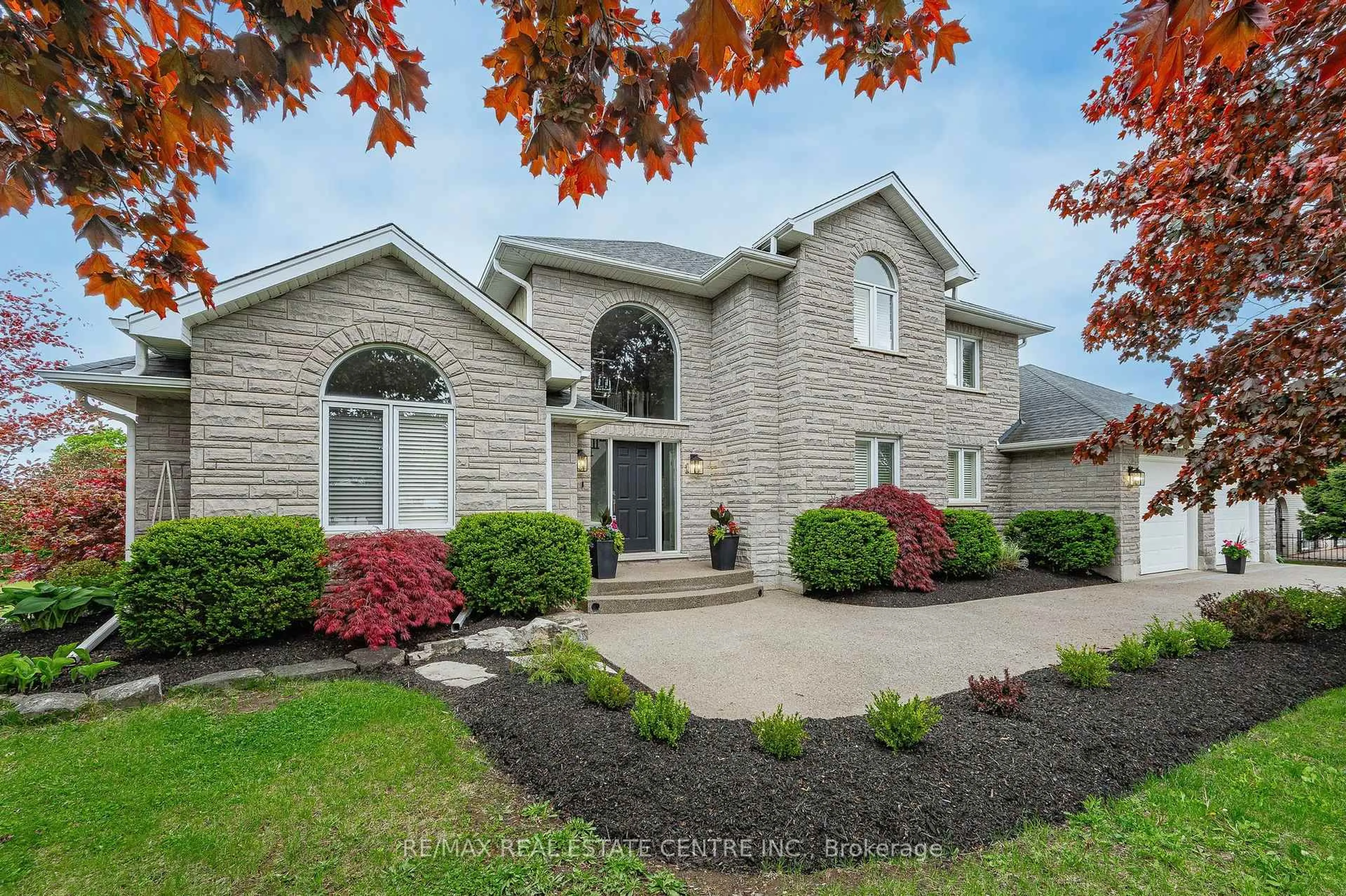 Home with brick exterior material, street for 1 Brown Ave, Cambridge Ontario N1R 5S3