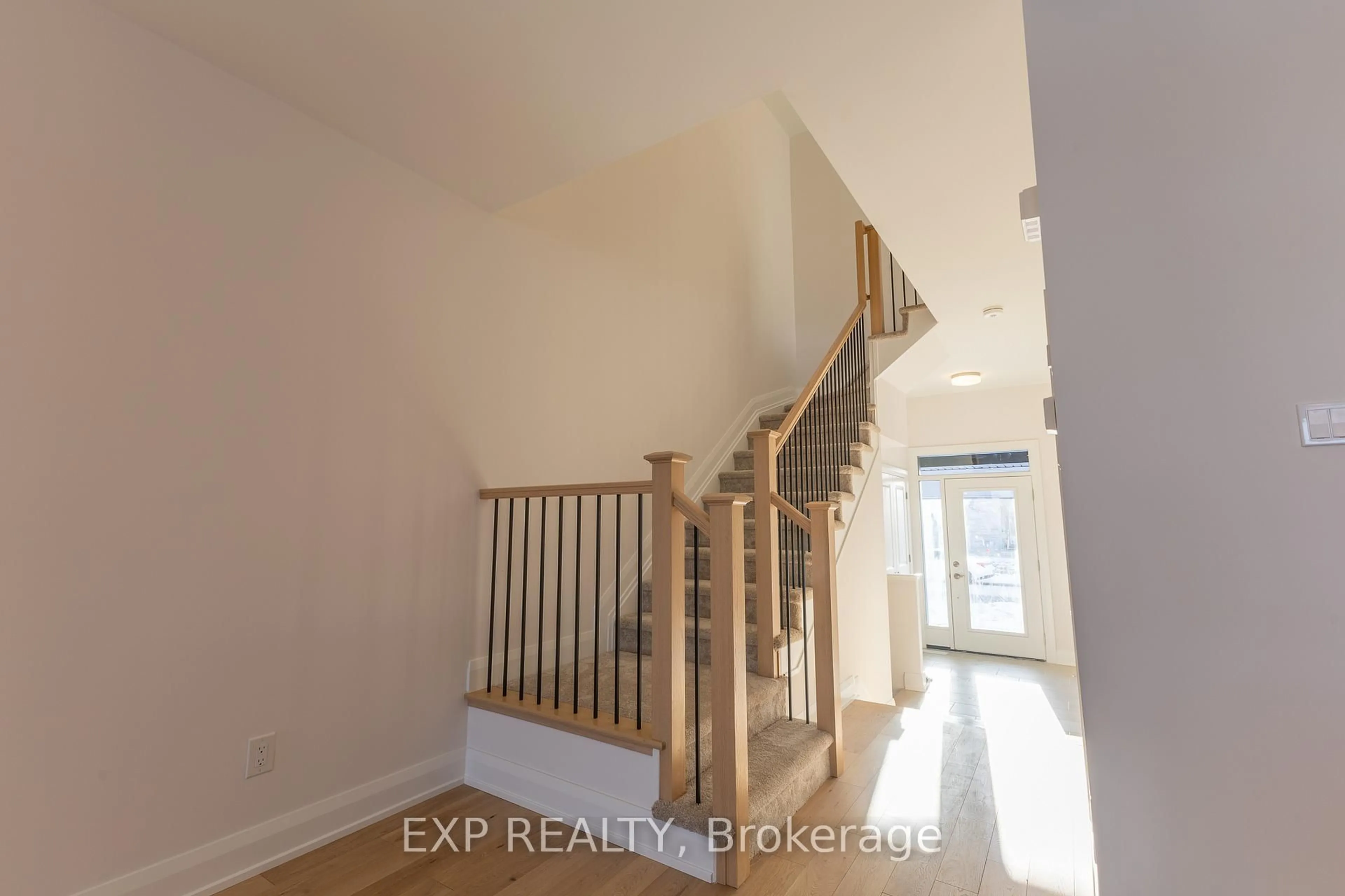 Indoor entryway for 167 CRAIG DUNCAN Terr, Ottawa Ontario K2S 3C6
