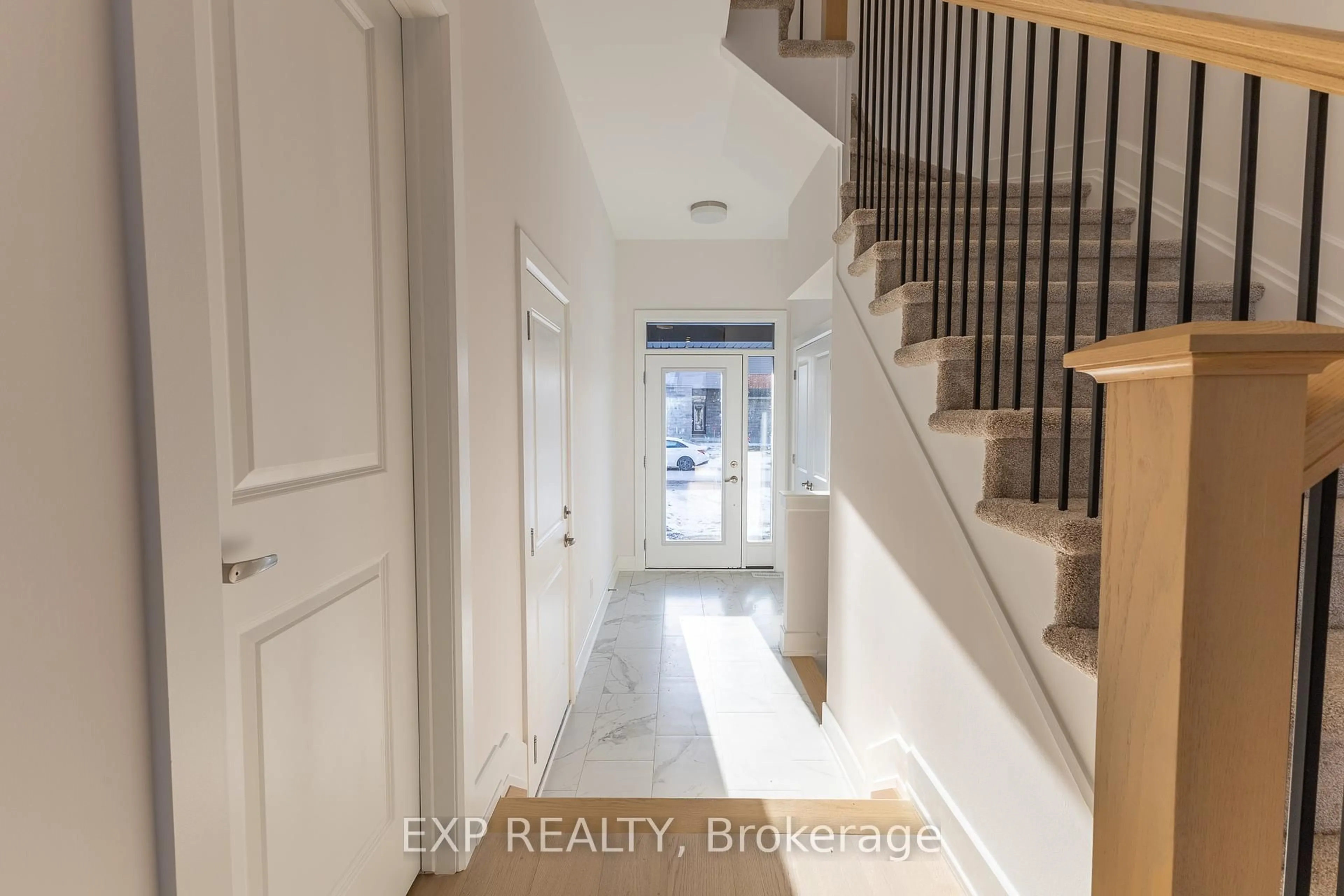 Indoor entryway for 175 CRAIG DUNCAN Terr, Ottawa Ontario K2S 3C4
