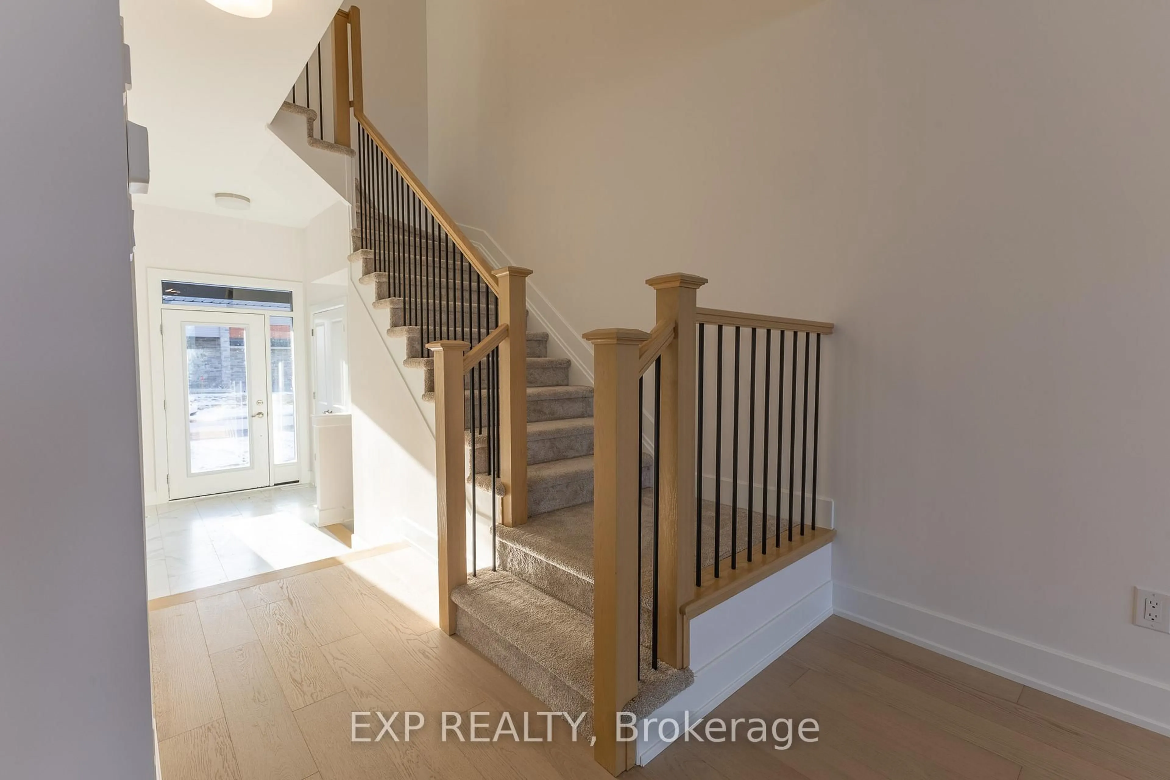Indoor entryway for 175 CRAIG DUNCAN Terr, Ottawa Ontario K2S 3C4