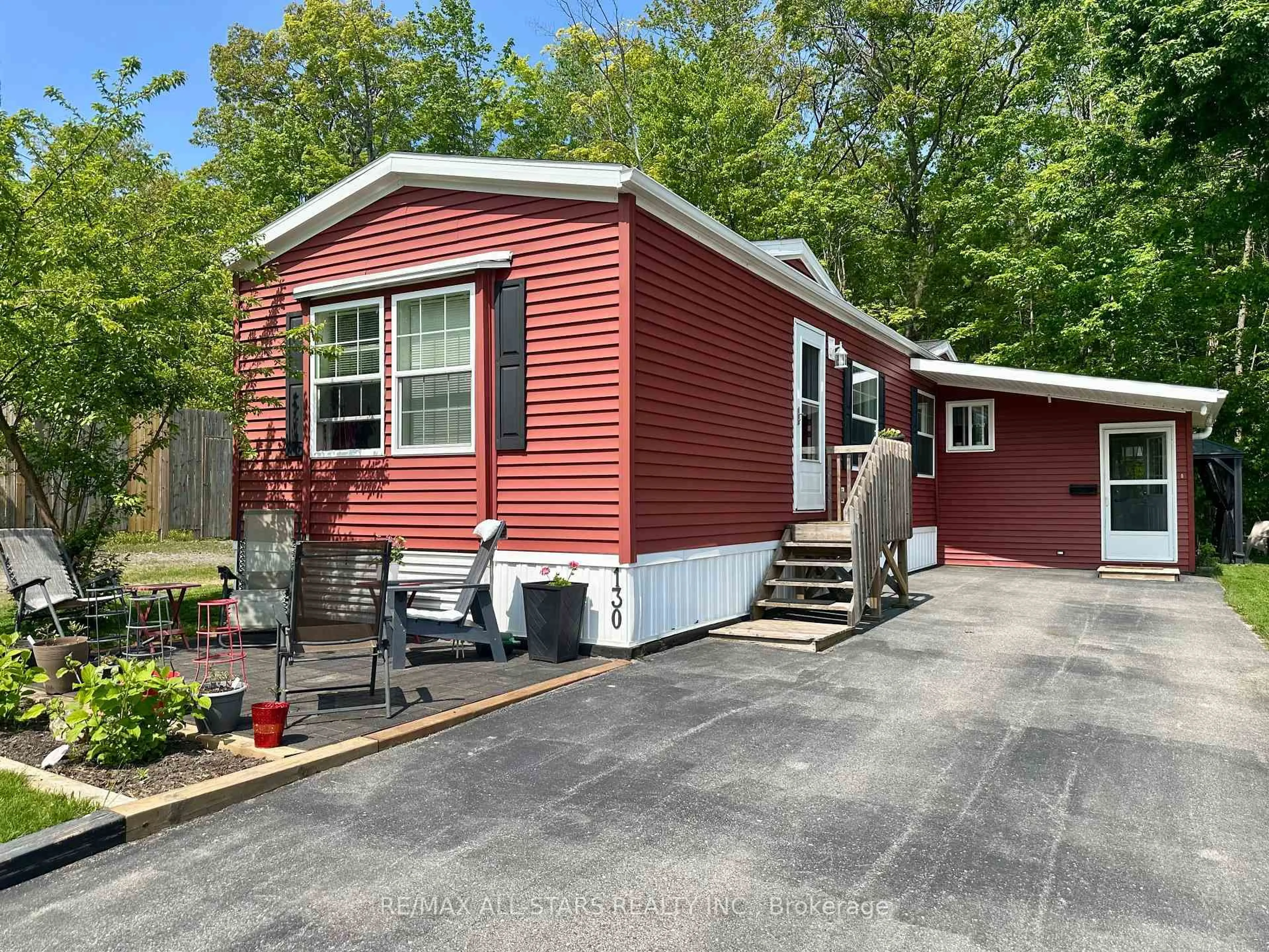 Home with vinyl exterior material, street for 1007- LOT 130 Racoon Rd, Gravenhurst Ontario P1P 1R1