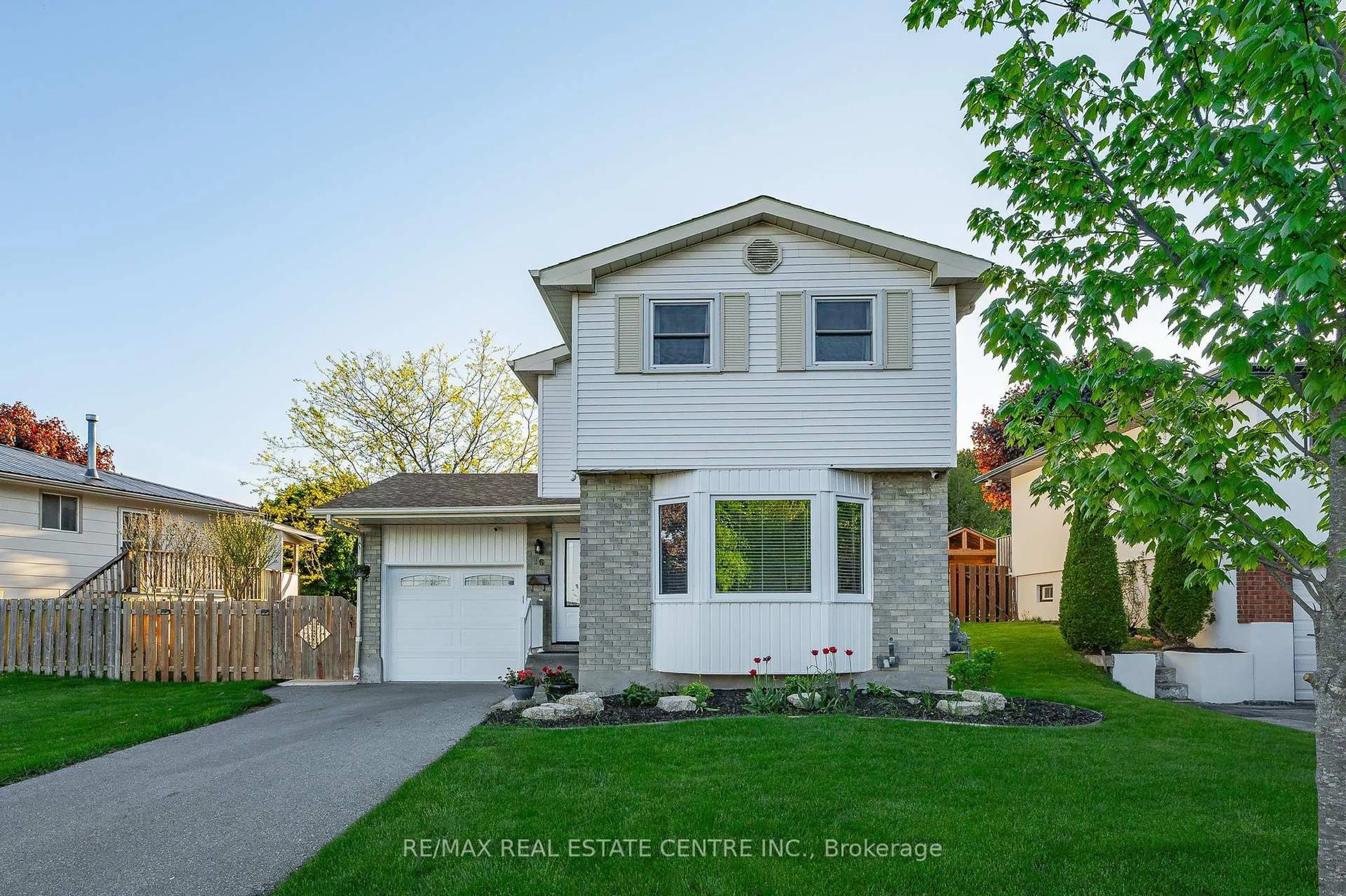 Home with vinyl exterior material, street for 16 Dalkeith Dr, Cambridge Ontario N1S 4P1