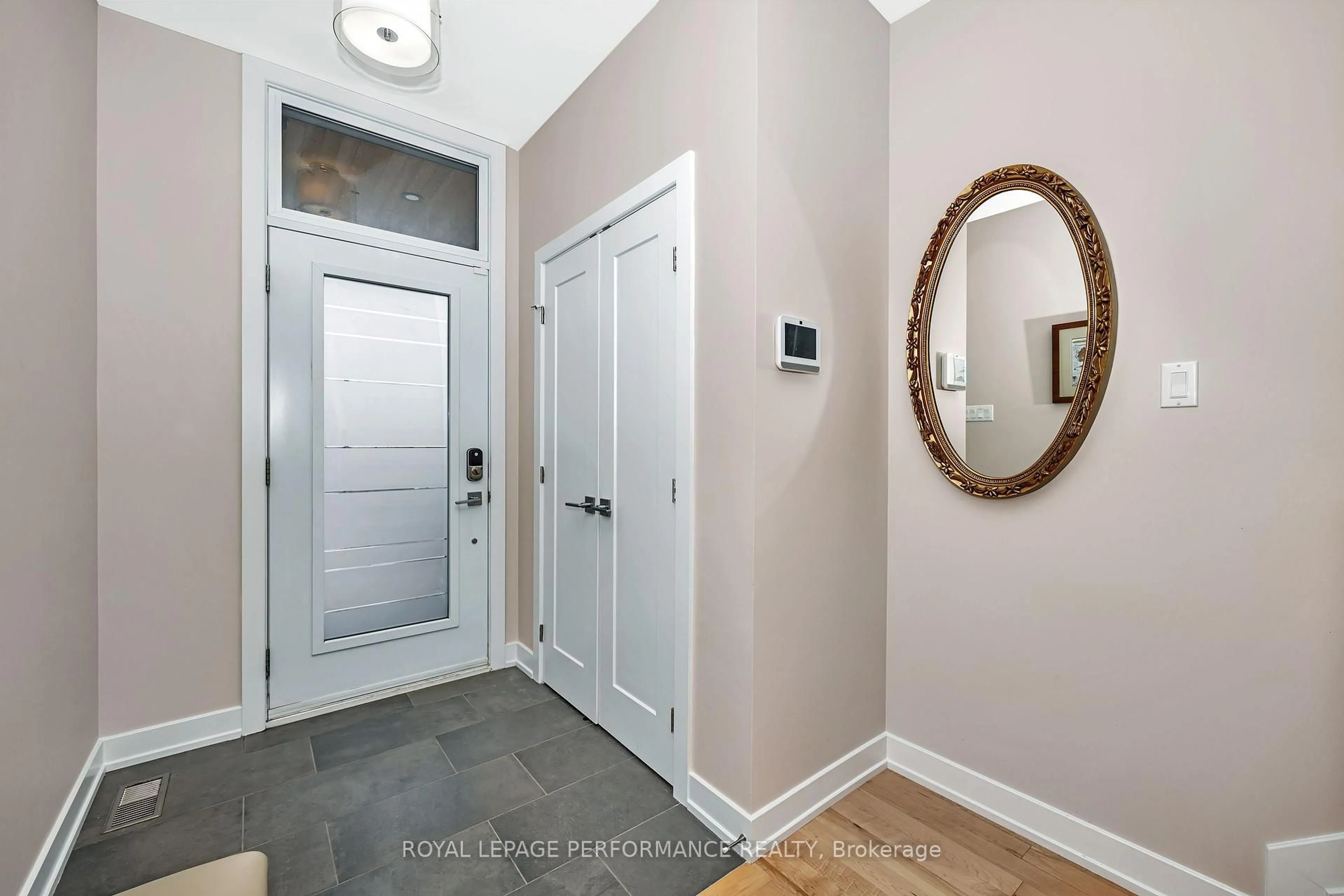 Indoor entryway for 1206 Byron Ave #B, Ottawa Ontario K2B 6T6