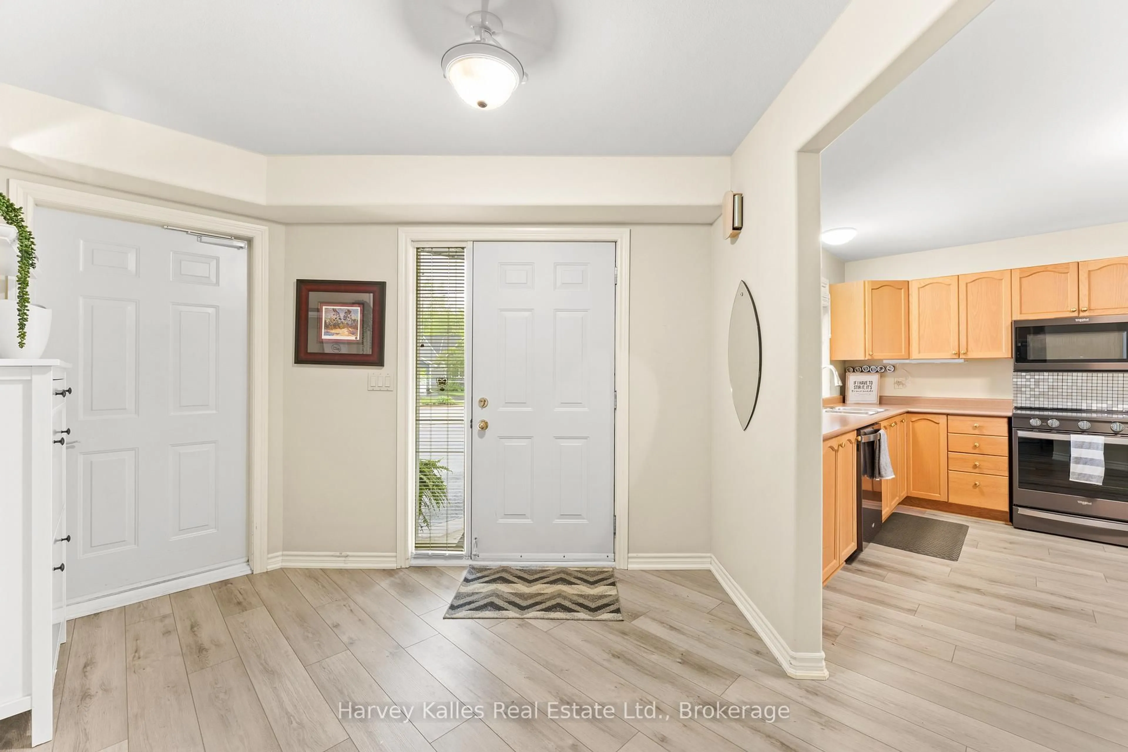 Indoor entryway for 18 Coates Ave, Bracebridge Ontario P1L 1Y5