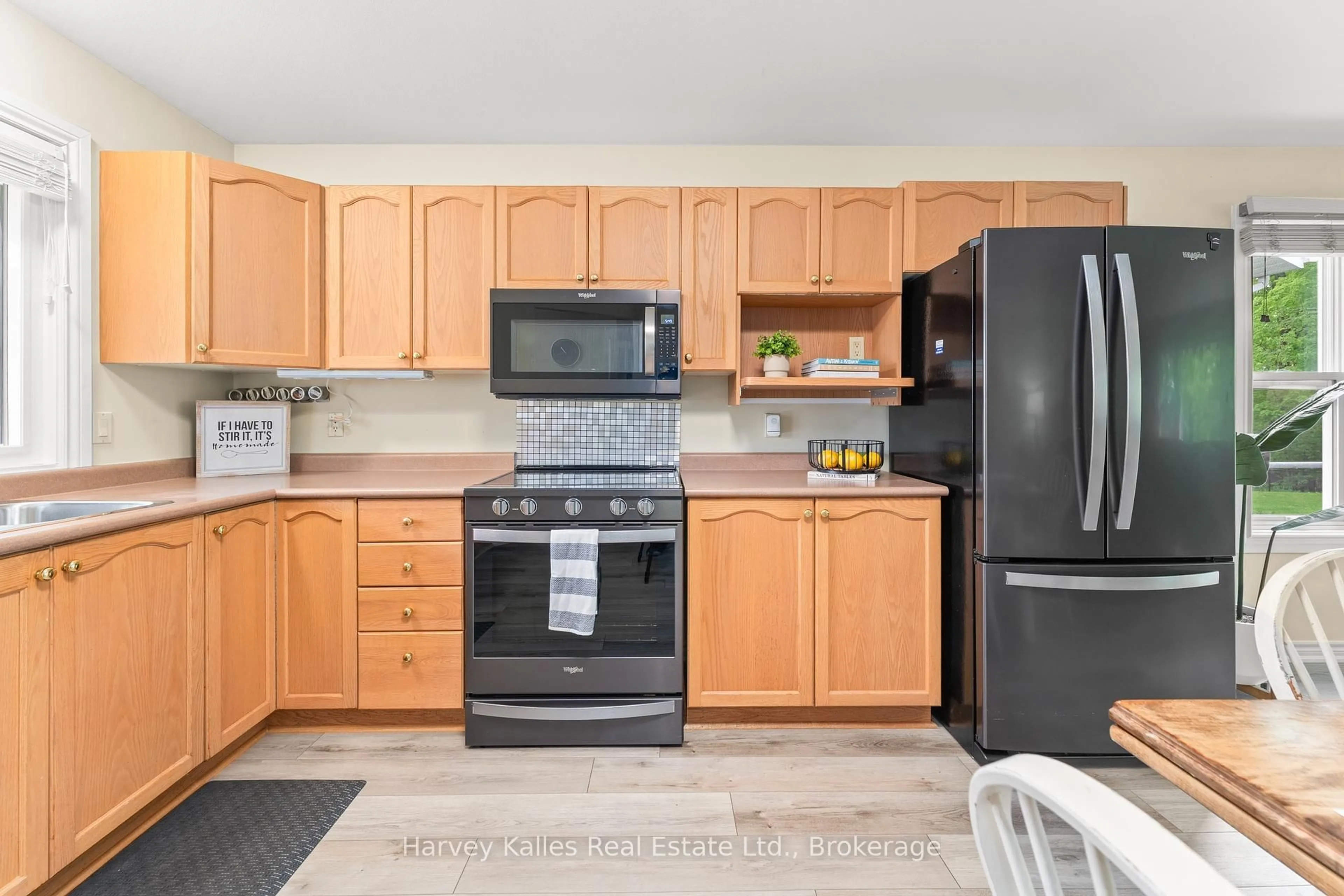 Standard kitchen, unknown for 18 Coates Ave, Bracebridge Ontario P1L 1Y5