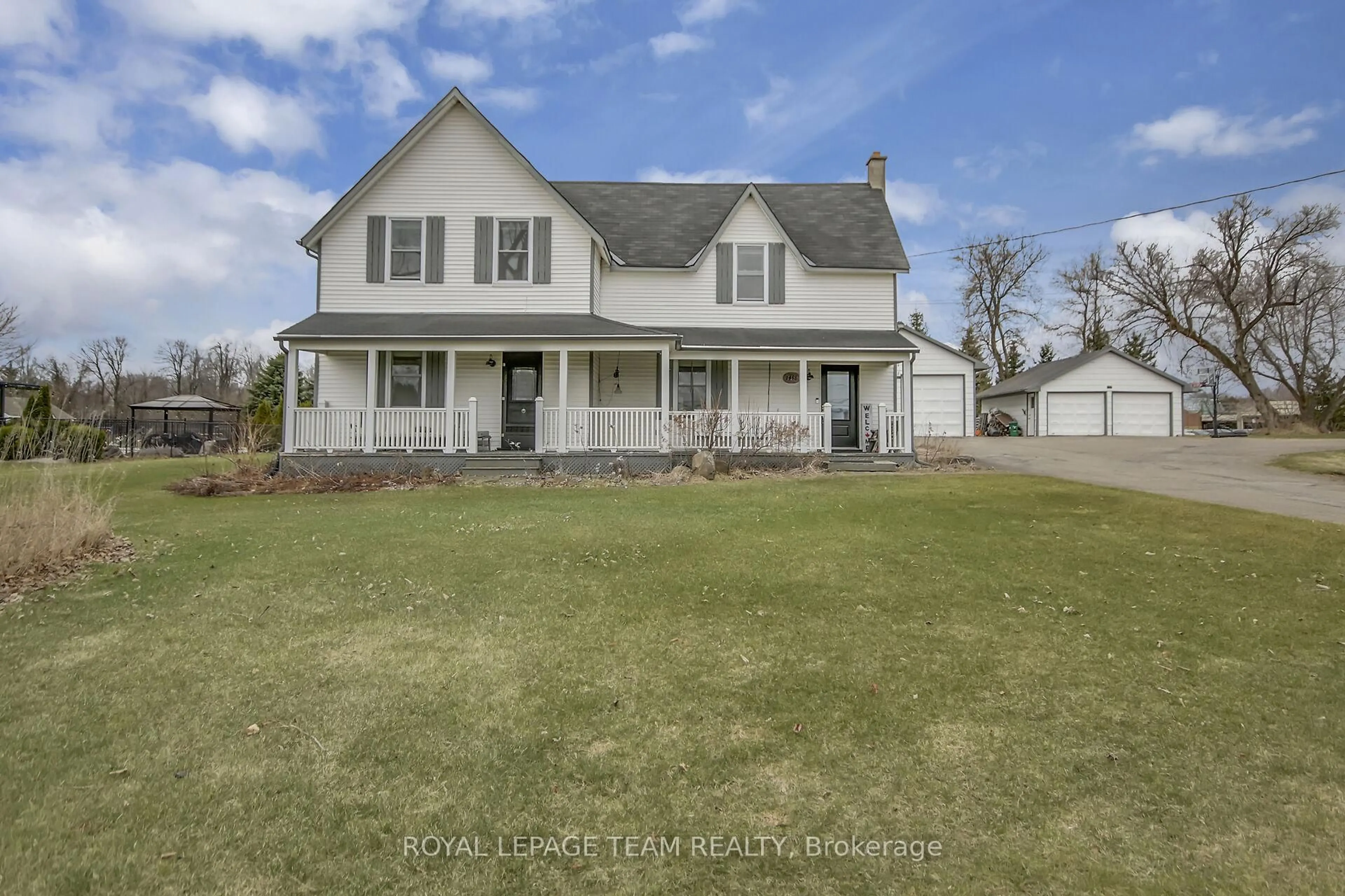 A pic from outside/outdoor area/front of a property/back of a property/a pic from drone, street for 1456 Meadow Dr, Ottawa Ontario K4P 1B1