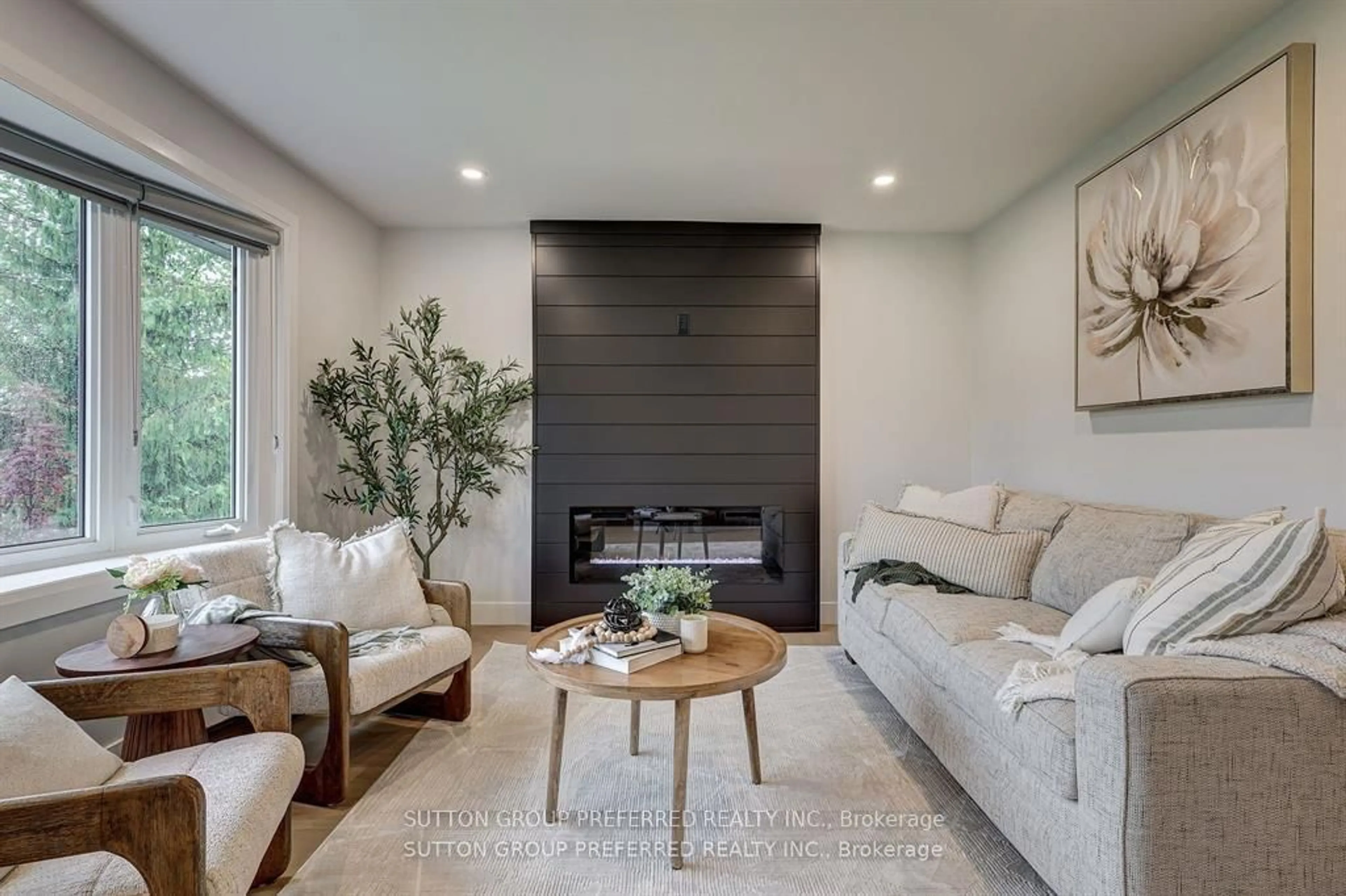 Living room with furniture, unknown for 1053 Willow Dr, London South Ontario N6E 1P4