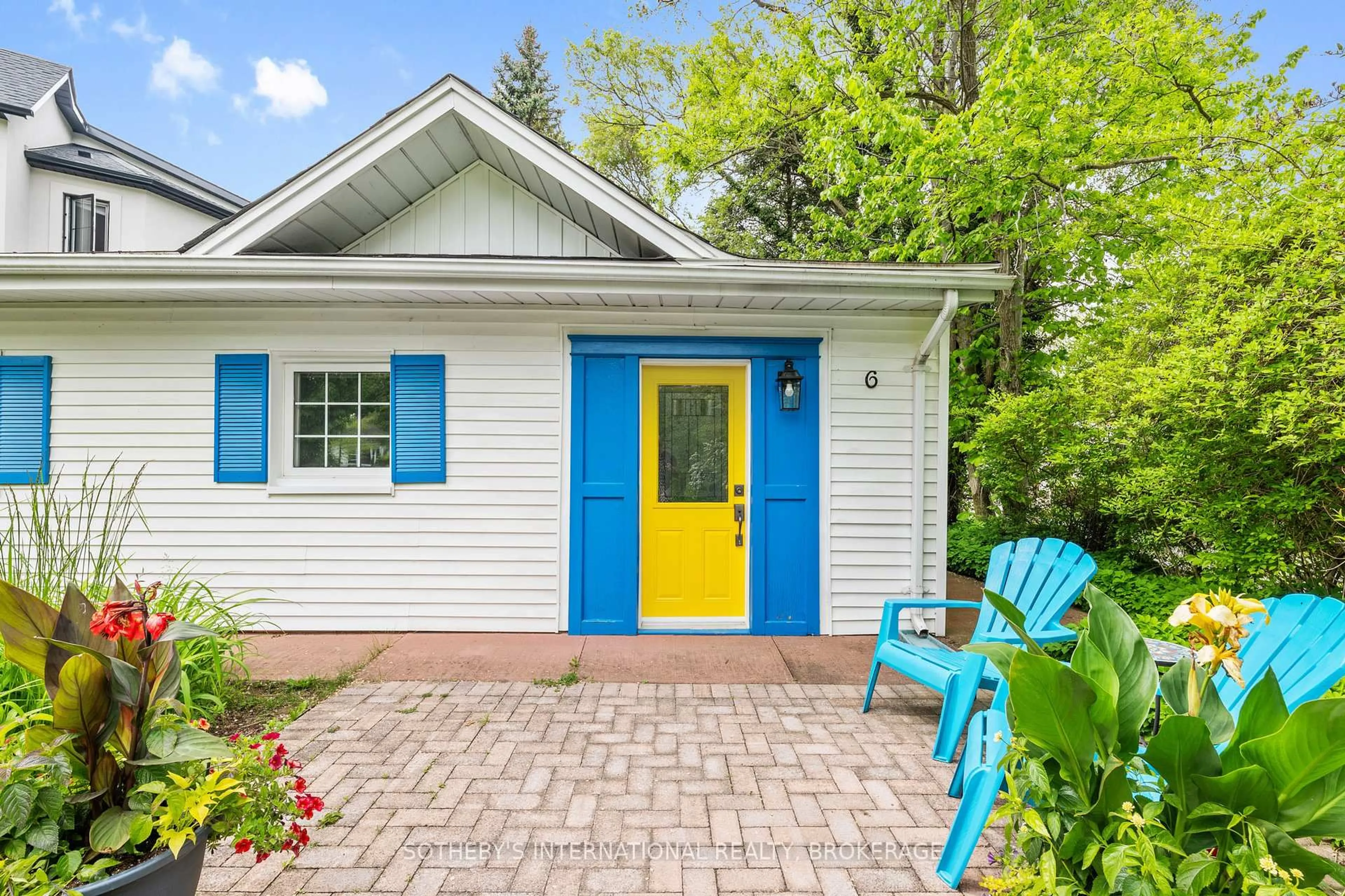 Patio, street for 6 Circle St, Niagara-on-the-Lake Ontario L0S 1J0