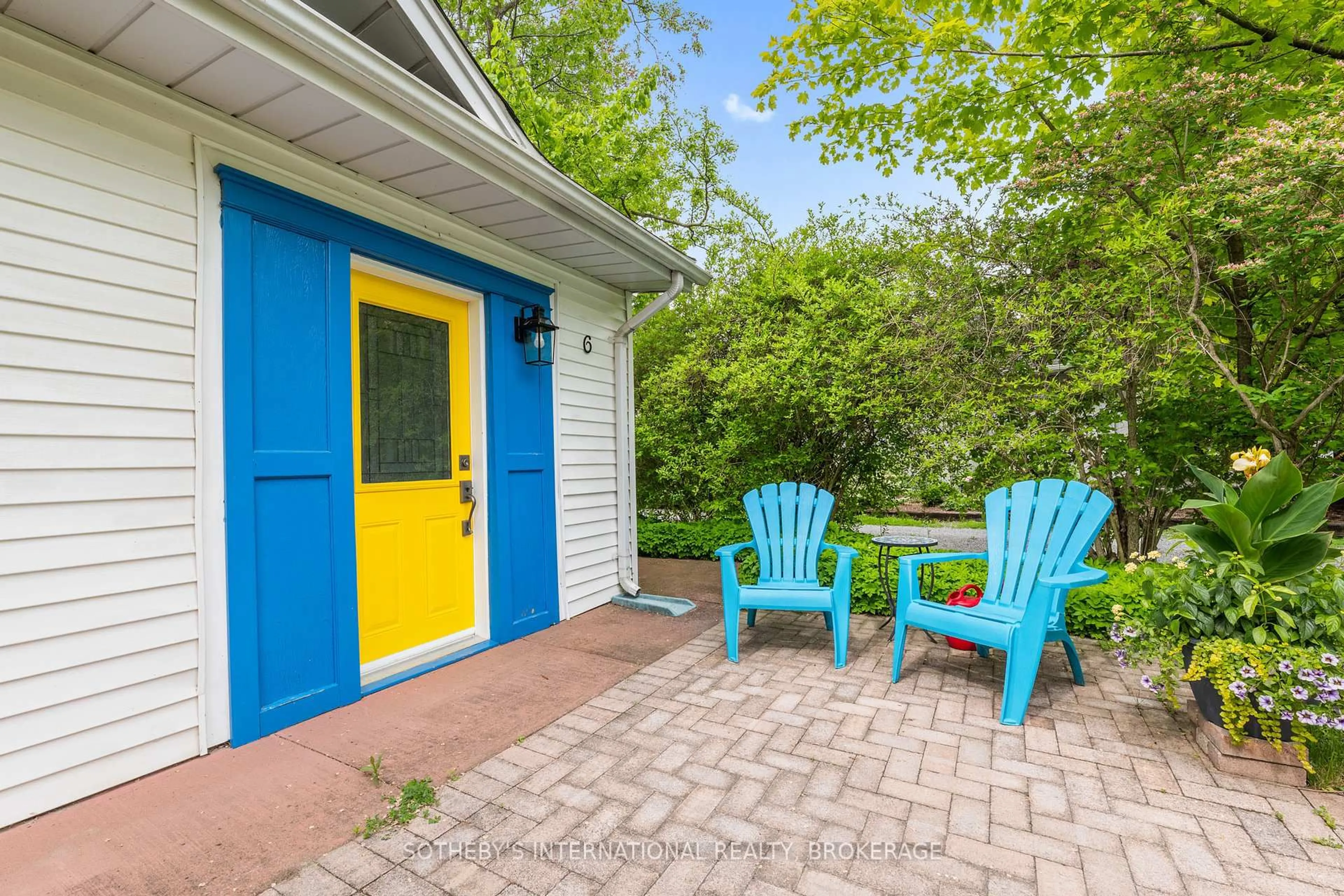 Patio, street for 6 Circle St, Niagara-on-the-Lake Ontario L0S 1J0