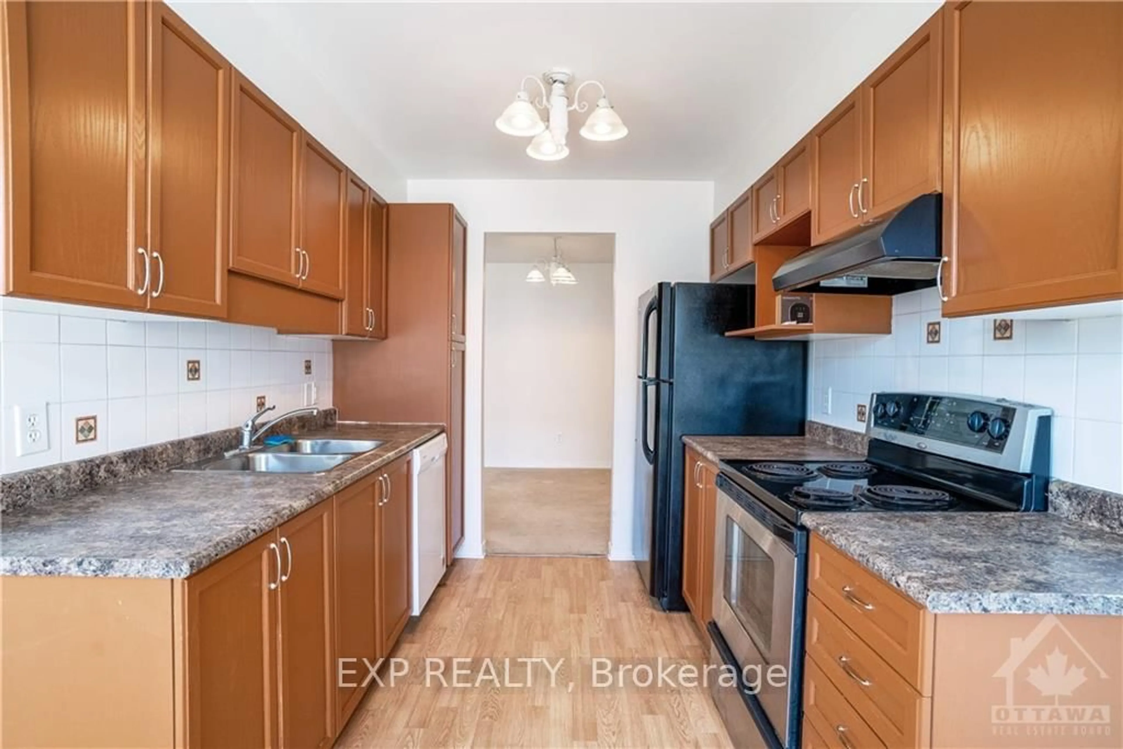 Standard kitchen, unknown for 970 Klondike Rd, Ottawa Ontario K2K 0C5