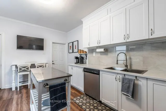 Additional property image - 346 Hughson St