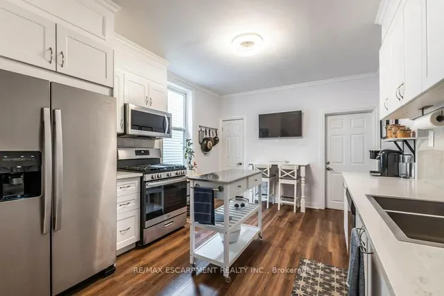 Additional property image - 346 Hughson St