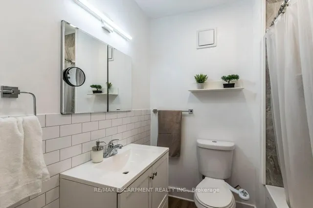 Additional property image - 346 Hughson St