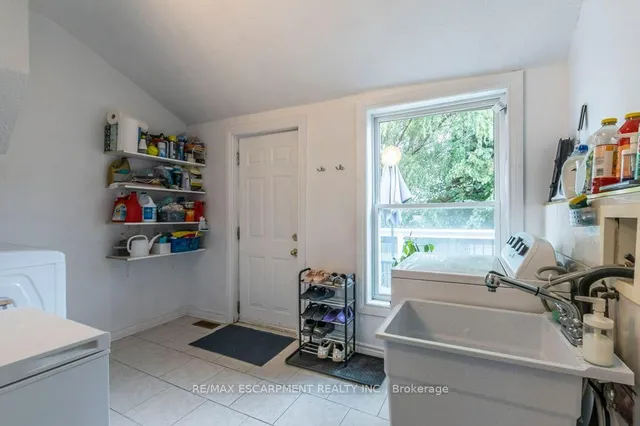 Additional property image - 346 Hughson St