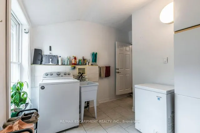 Additional property image - 346 Hughson St