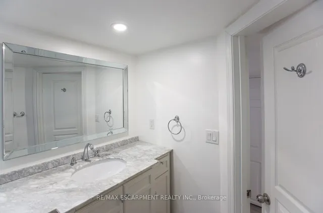 Additional property image - 346 Hughson St