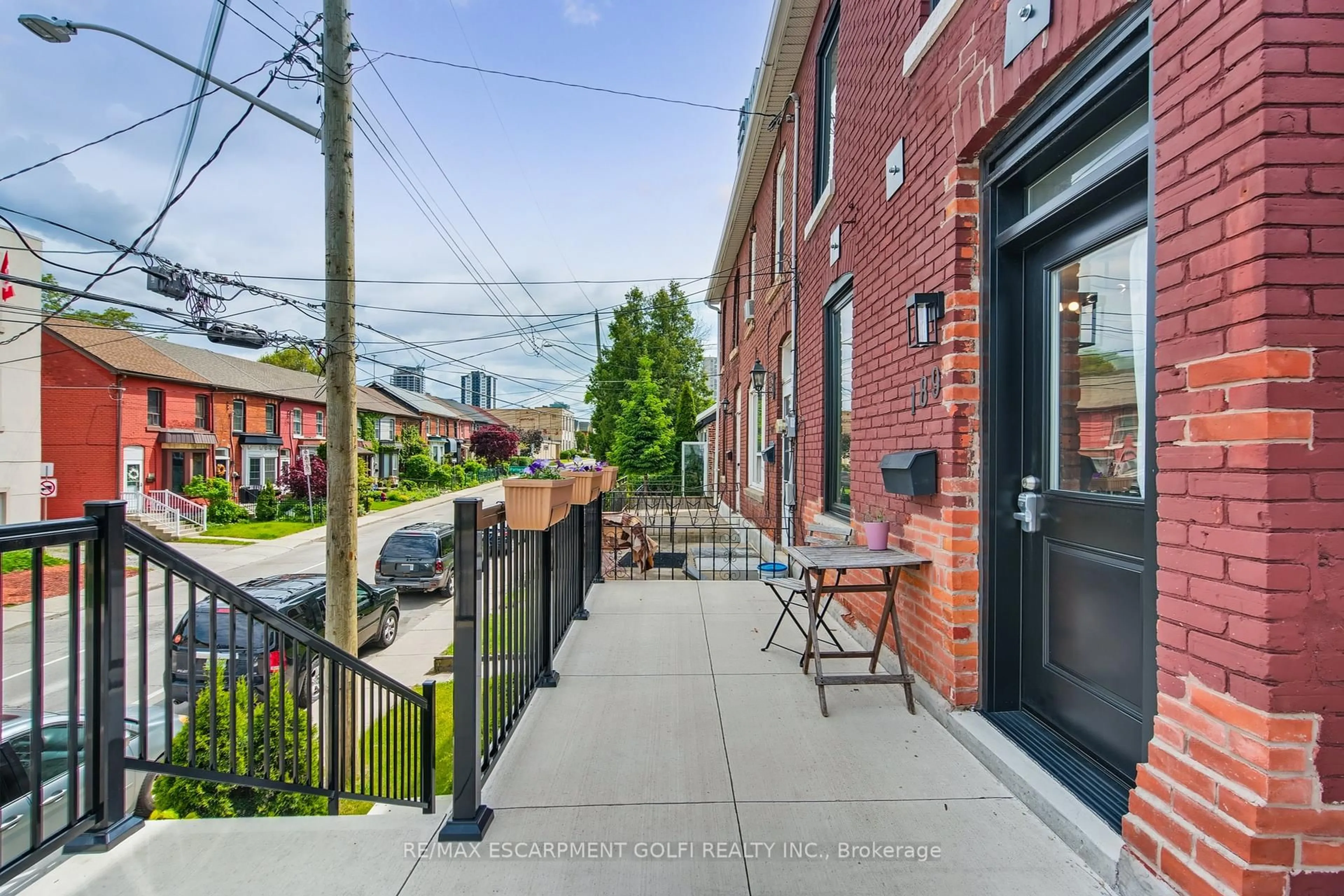Patio, street for 189 QUEEN St, Hamilton Ontario L8R 2W2