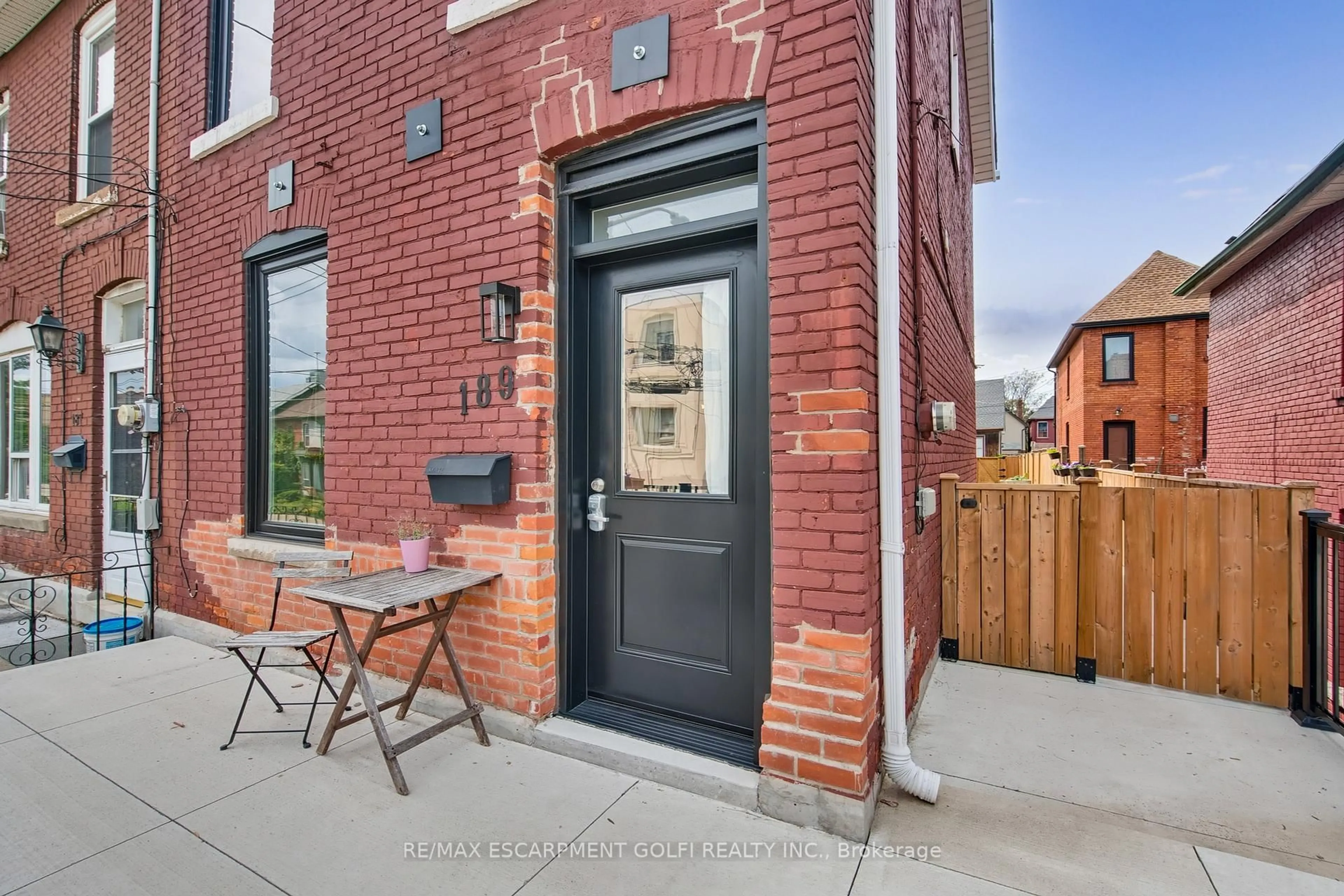 Home with brick exterior material, street for 189 QUEEN St, Hamilton Ontario L8R 2W2