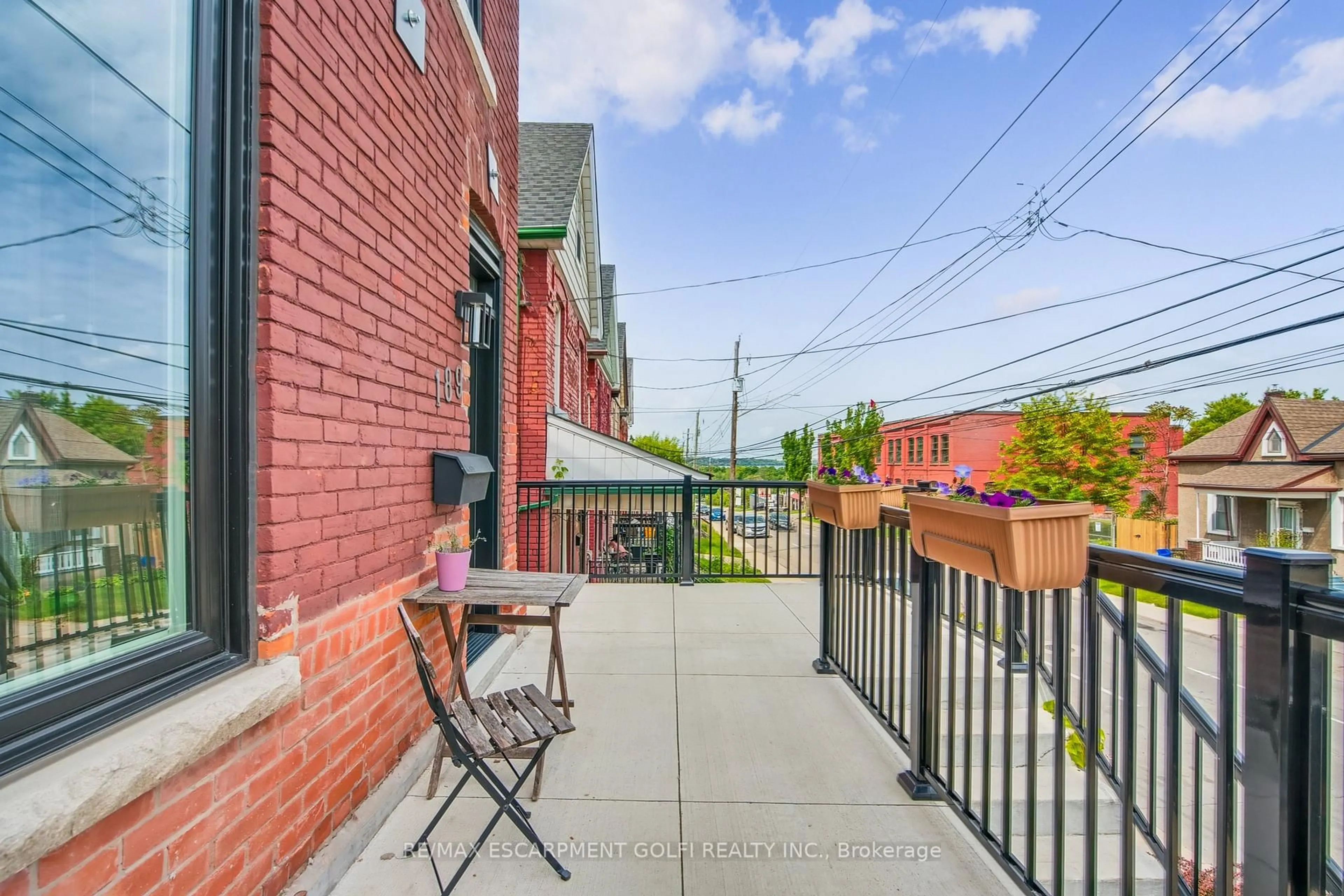 Patio, street for 189 QUEEN St, Hamilton Ontario L8R 2W2