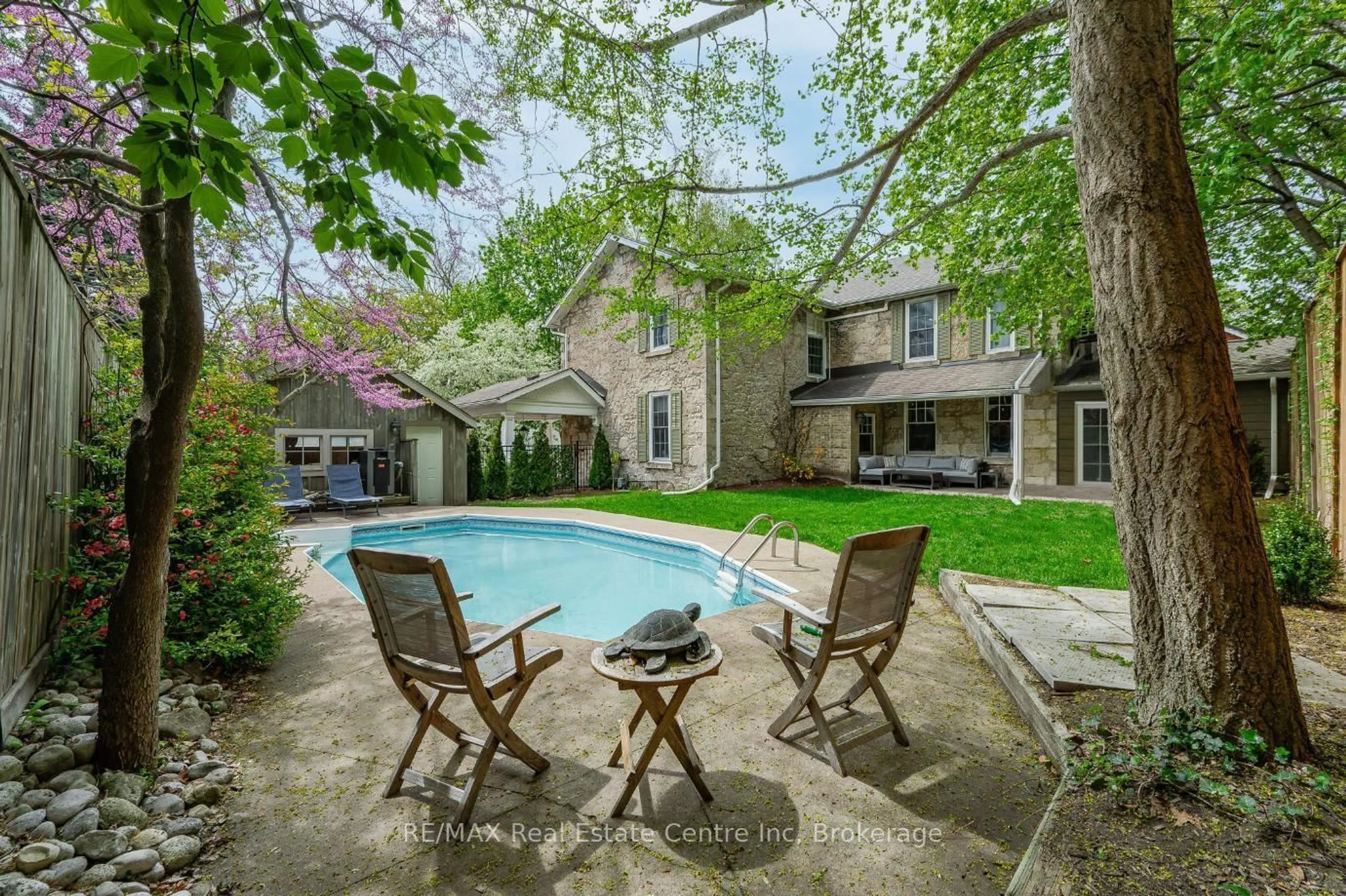 Patio, street for 15 Liverpool St, Guelph Ontario N1H 2K8