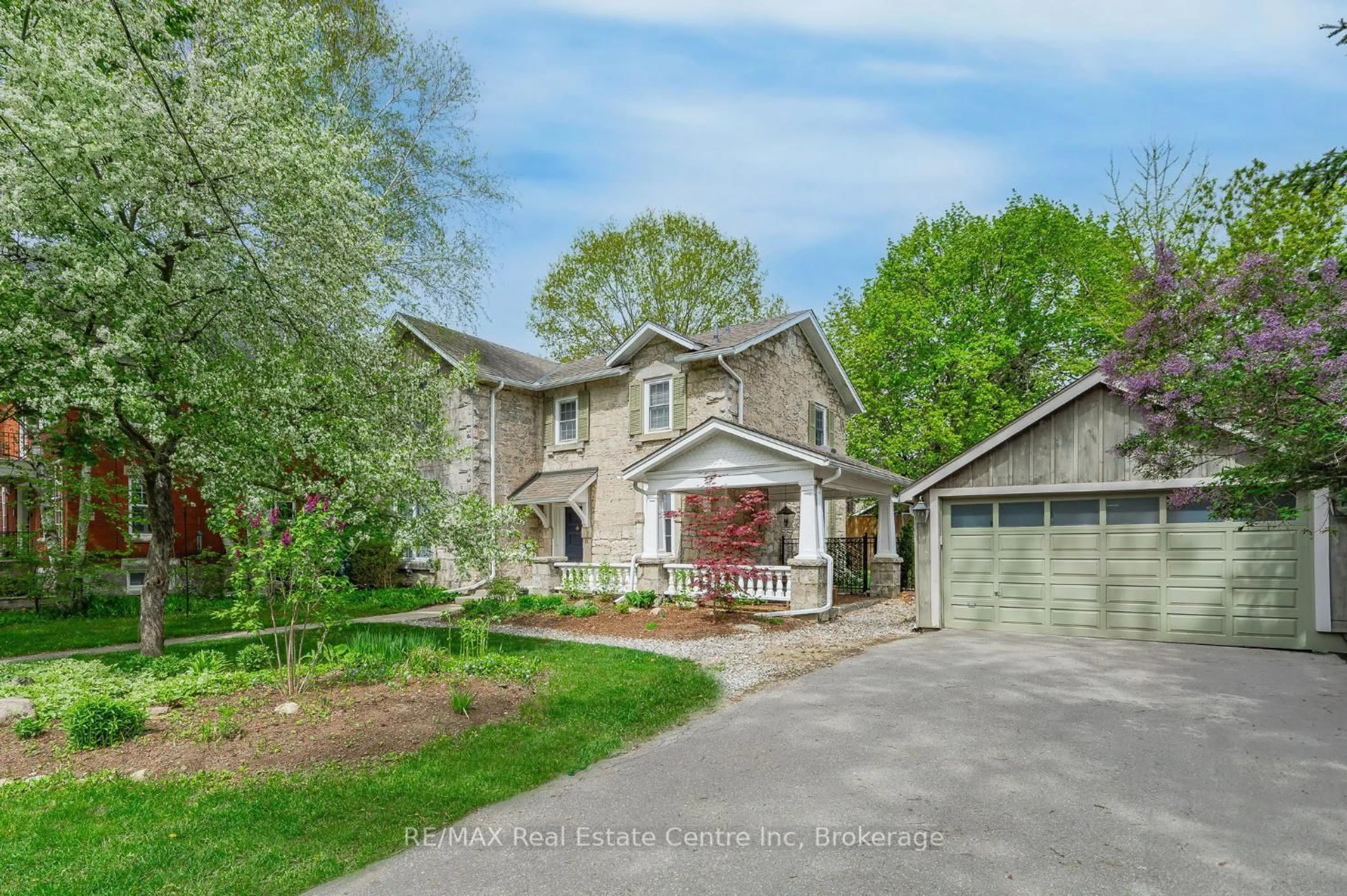 A pic from outside/outdoor area/front of a property/back of a property/a pic from drone, street for 15 Liverpool St, Guelph Ontario N1H 2K8