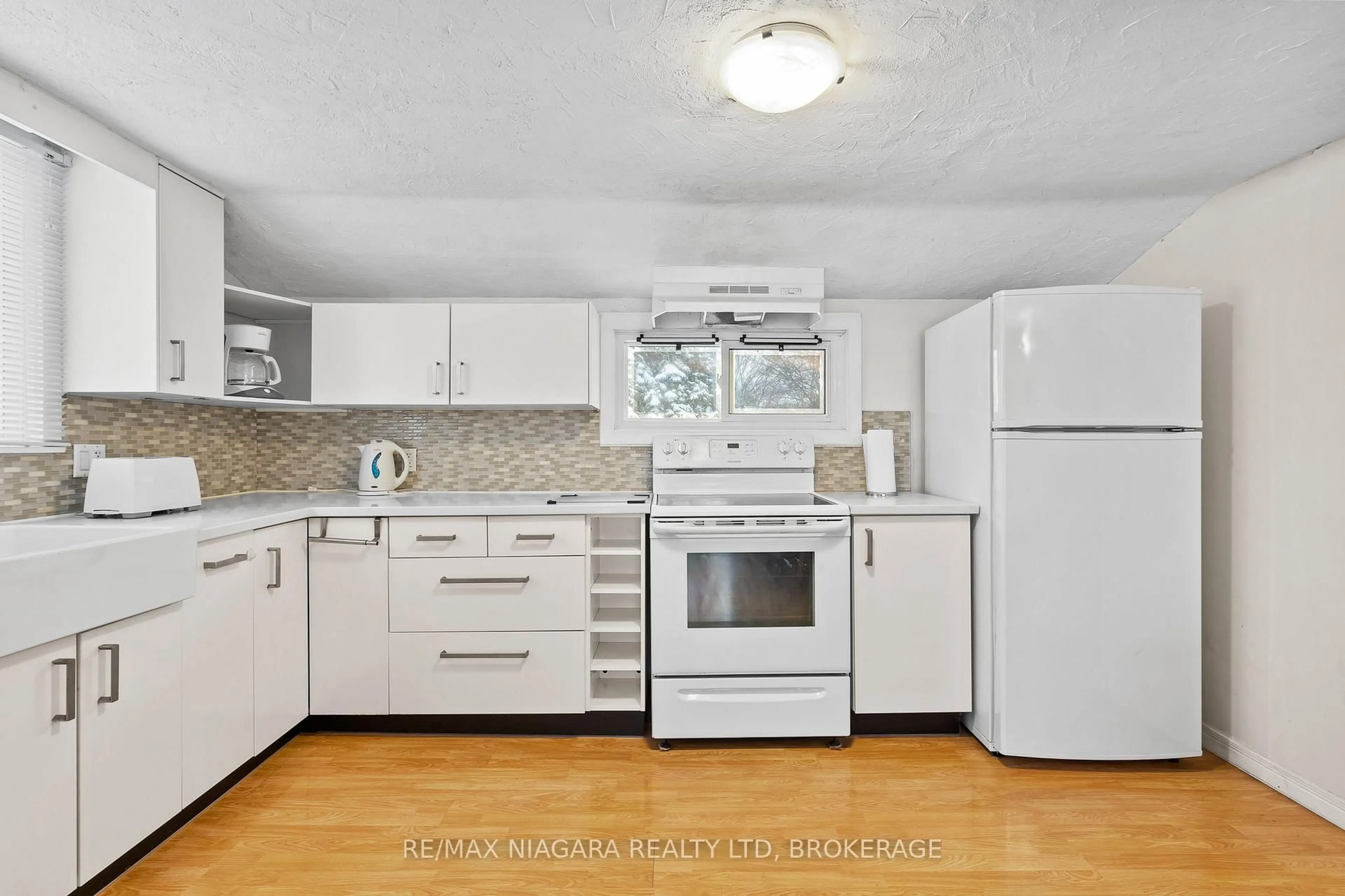 Standard kitchen, unknown for 364 William St, Niagara-on-the-Lake Ontario L0S 1J0