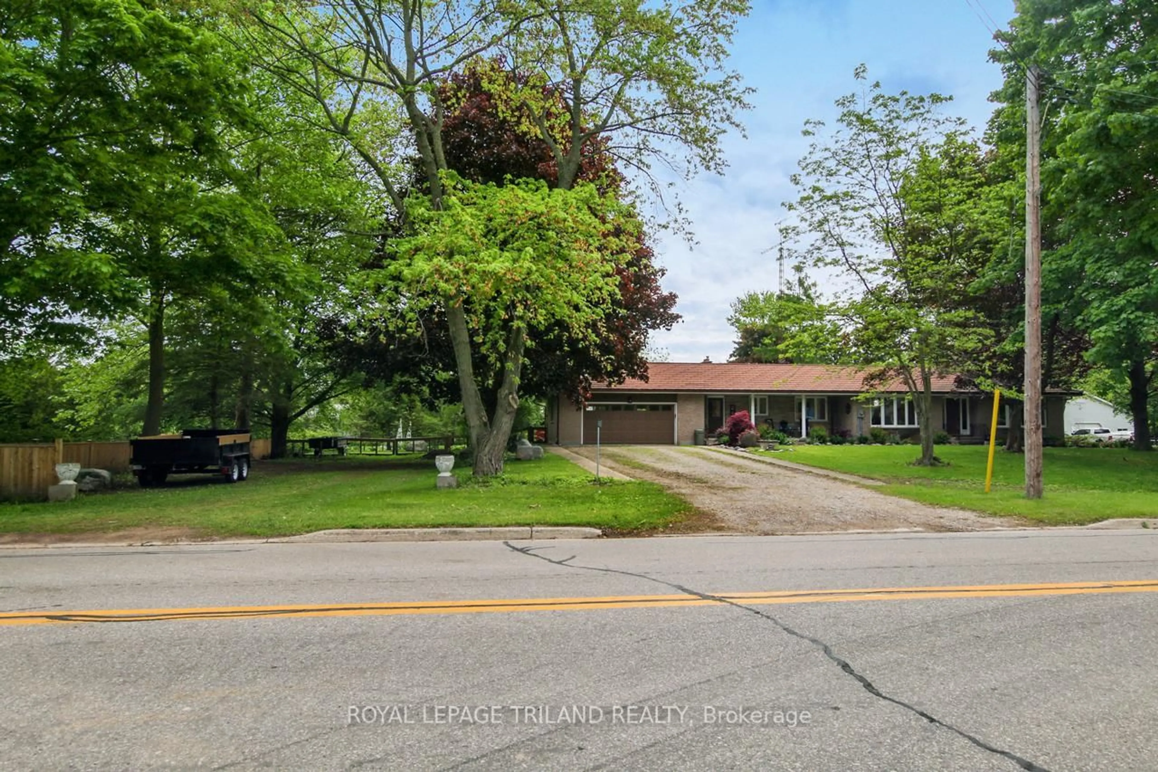 A pic from outside/outdoor area/front of a property/back of a property/a pic from drone, street for 9460 Currie Rd, Dutton/Dunwich Ontario N0L 2M0